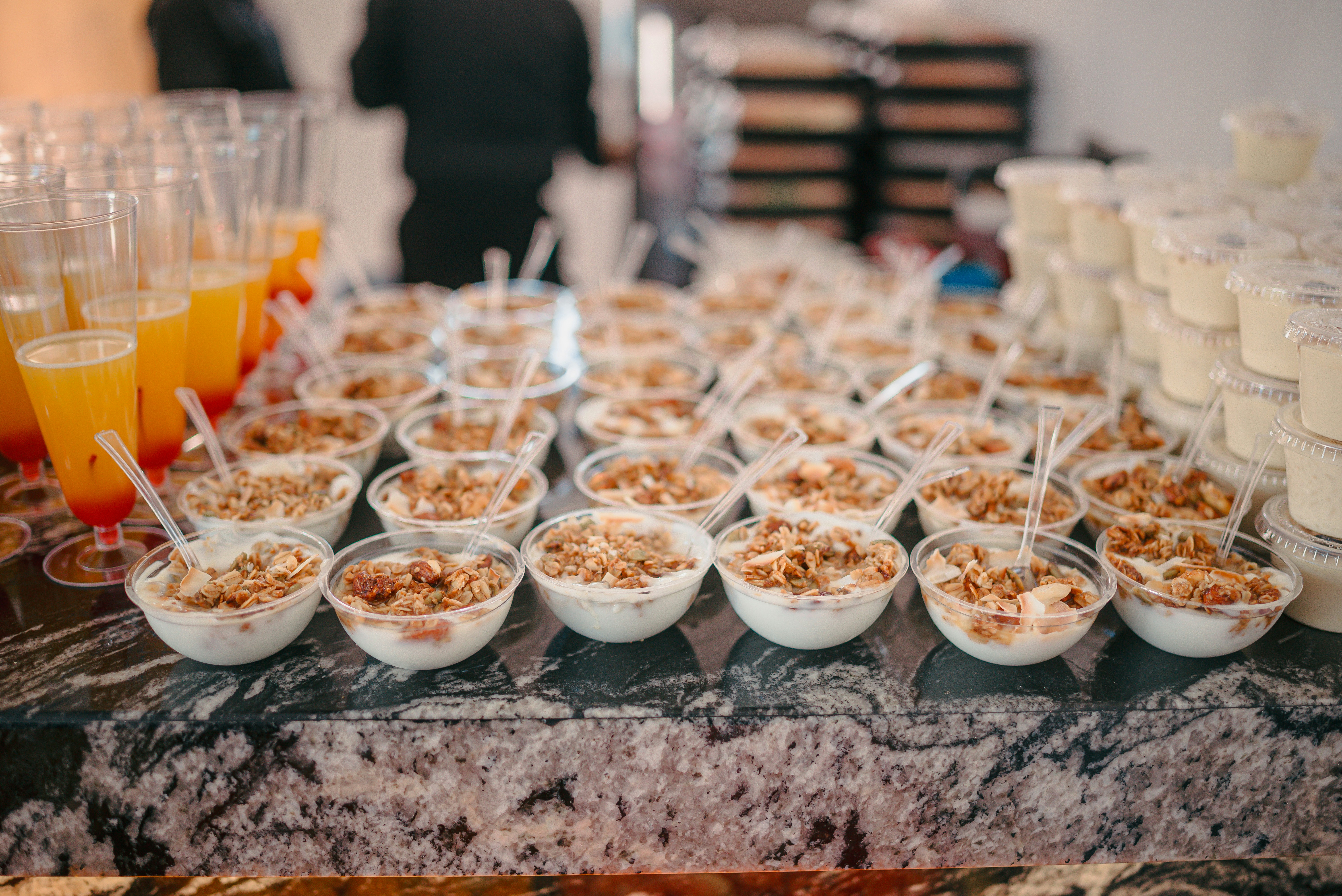 Dessert cups with granola and fruit drinks