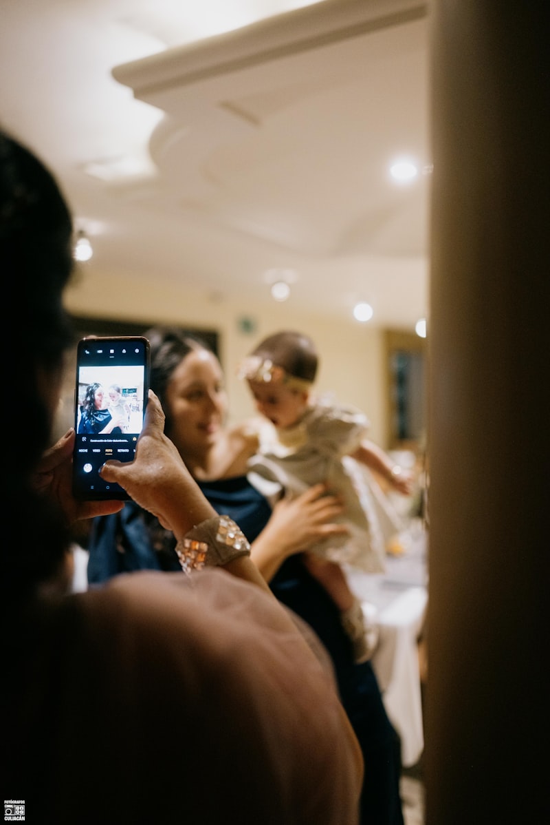 ニューボーンフォトをスマホで撮る方法｜設定・コツ・アプリを徹底解説