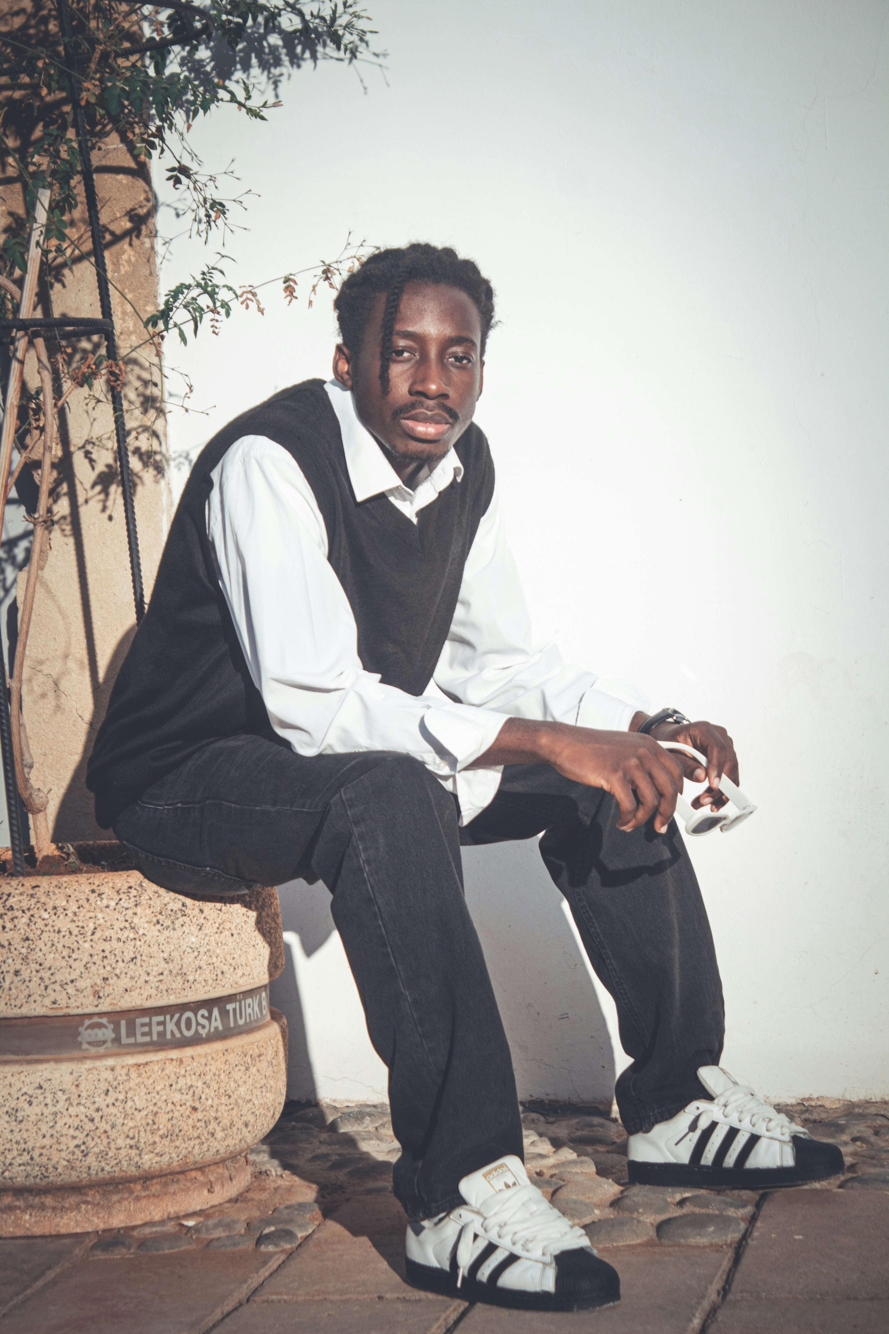 street style vest, wallpaper, Vest Outfits: Modern Street Style Guide 3