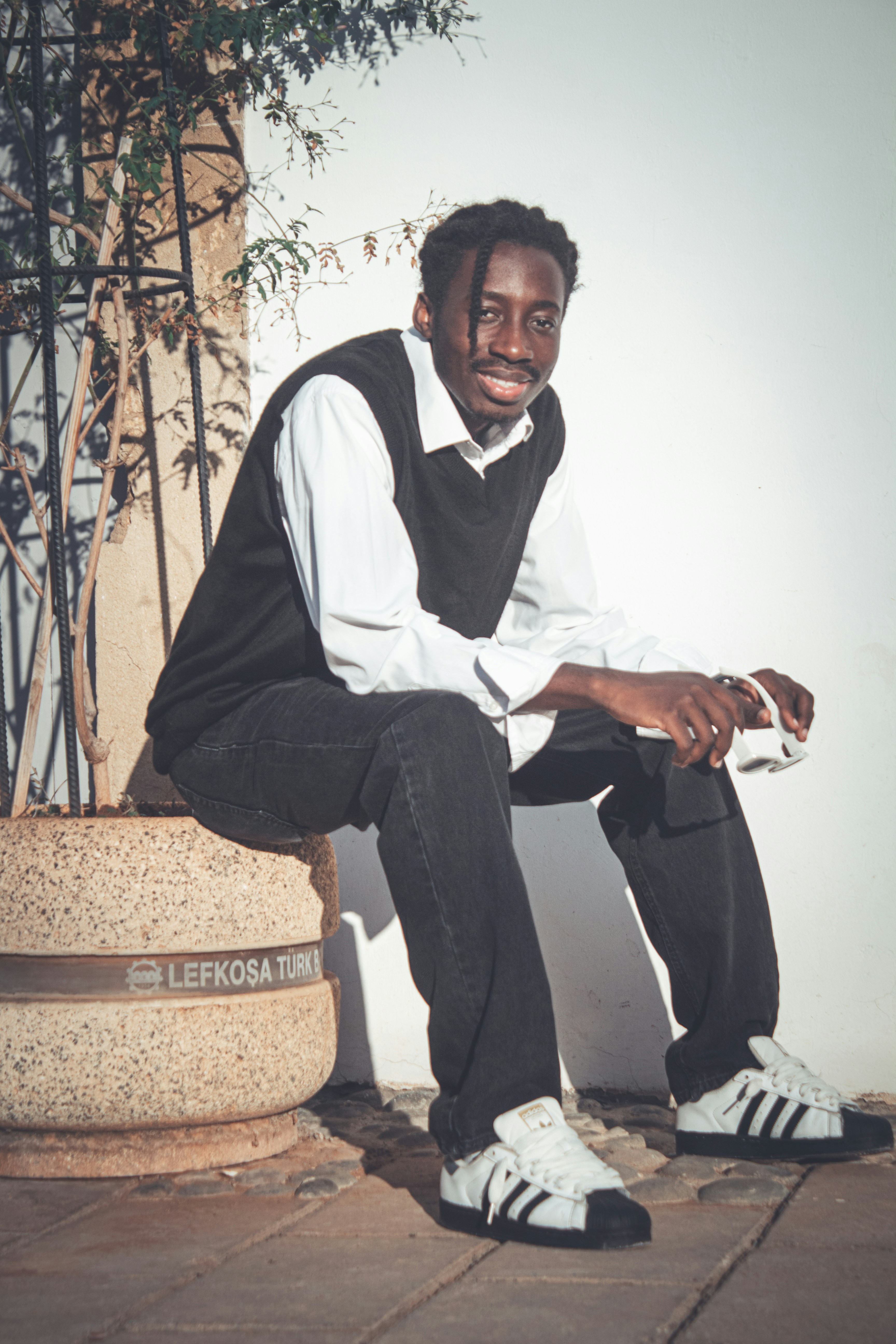 street style vest, wallpaper, Vest Outfits: Modern Street Style Guide 2