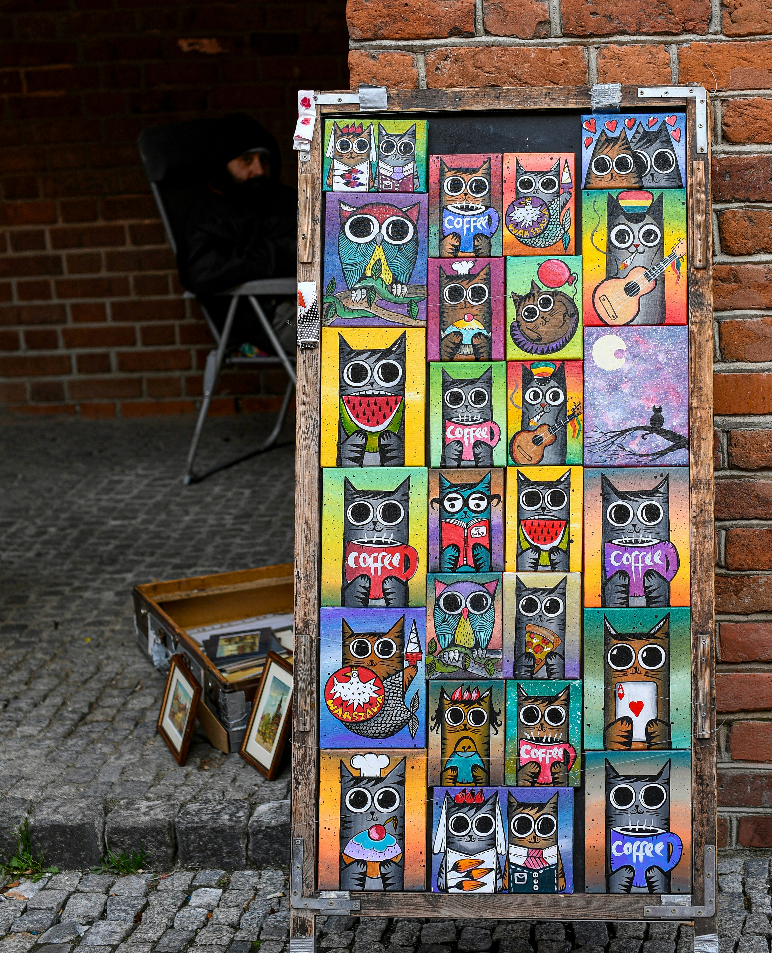 photo-1768812141019-3783708854aa?ixid=M3wxMjA3fDB8MXxzZWFyY2h8MTB8fHBsYXlmdWwlMjBjb2ZmZWUlMjBtdWdzfGVufDB8fHx8MTc3MjY4Mjk3MXww\u0026ixlib=rb-4.1.0