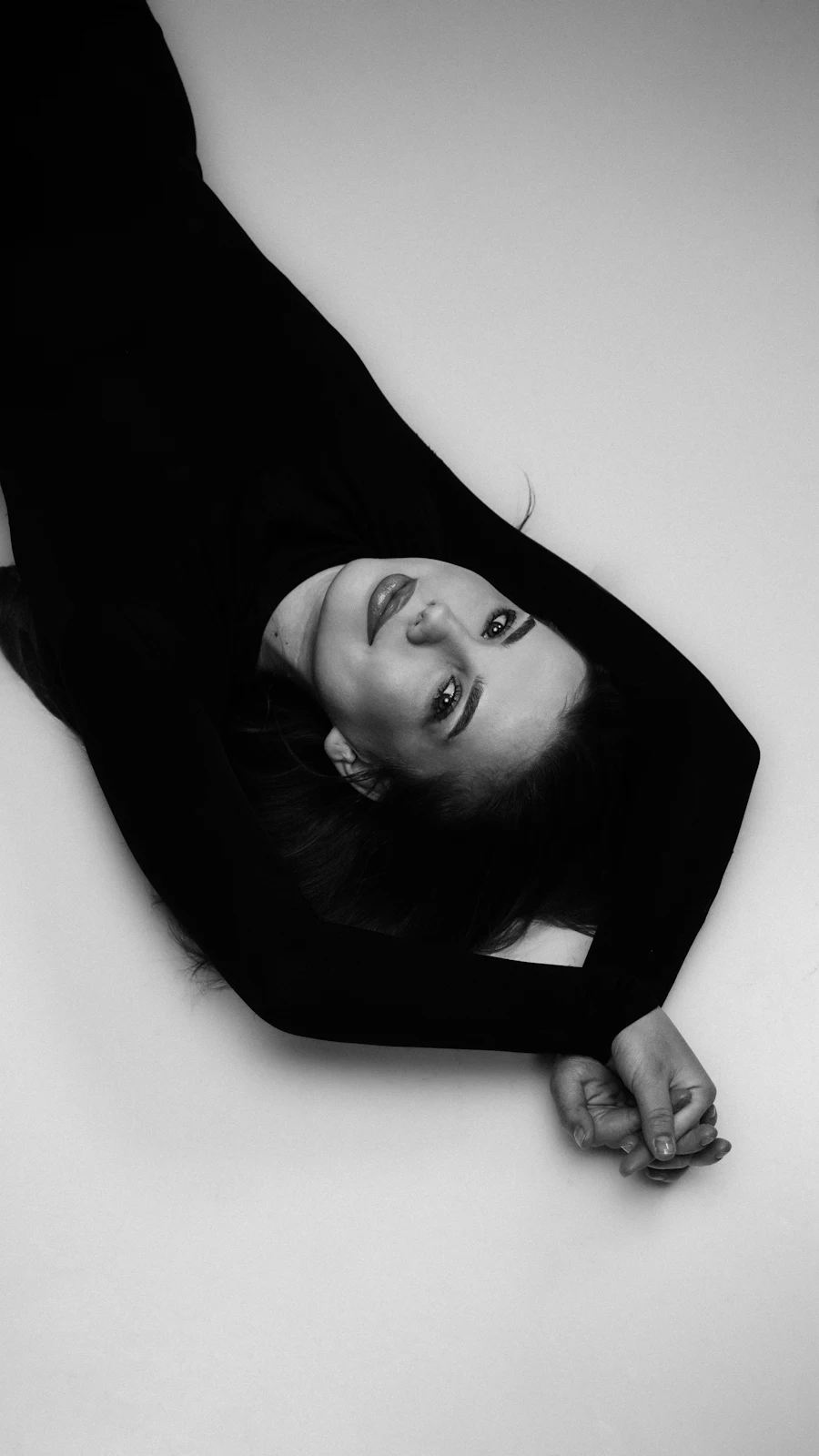 Book de moda em preto e branco — talento Diore Talents