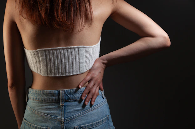 Woman wearing a white ribbed band and denim shorts