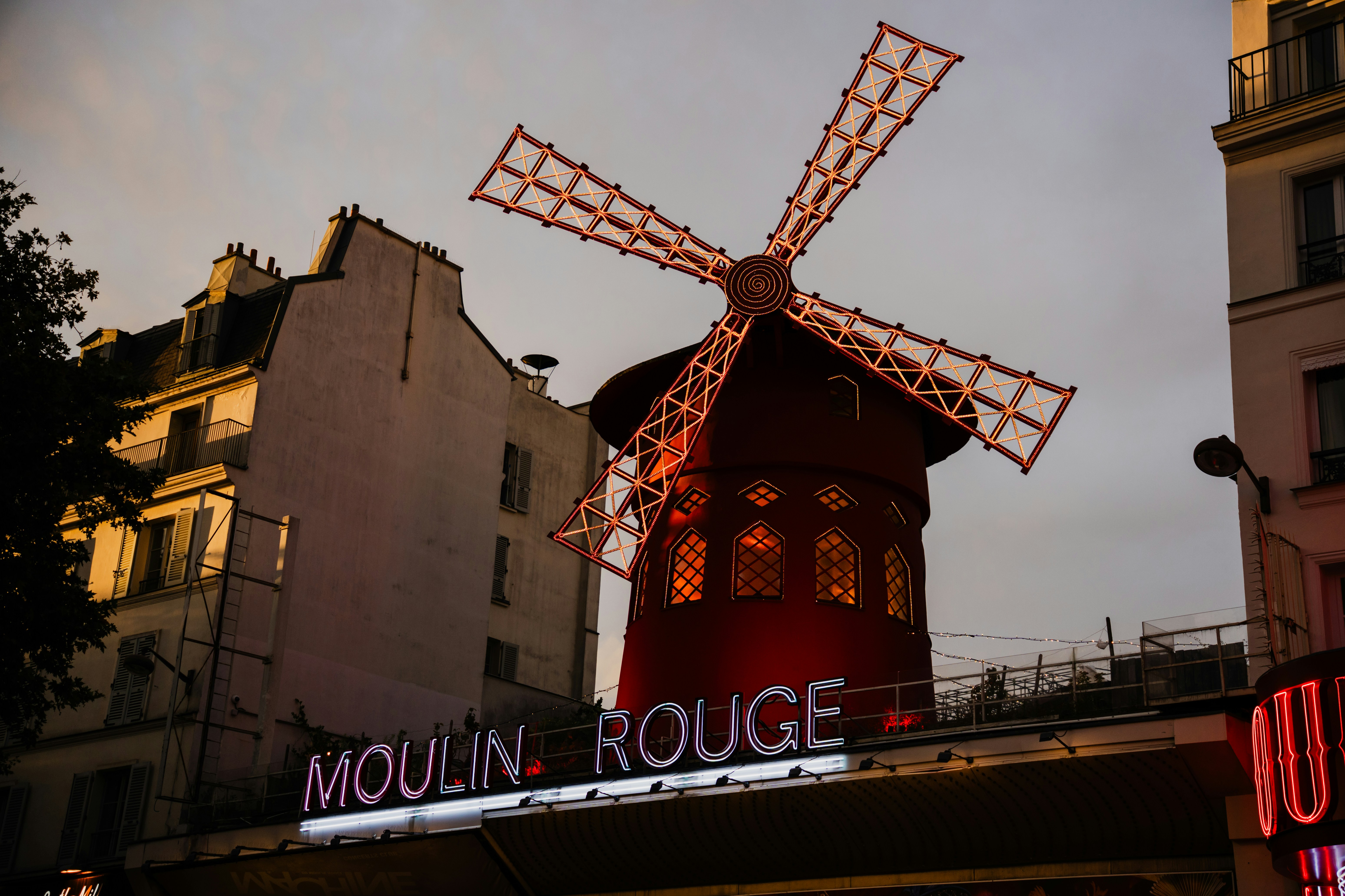 Stay online in the France with a prepaid eSIM from eSIMlii. Instant activation, no roaming charges, and reliable coverage.