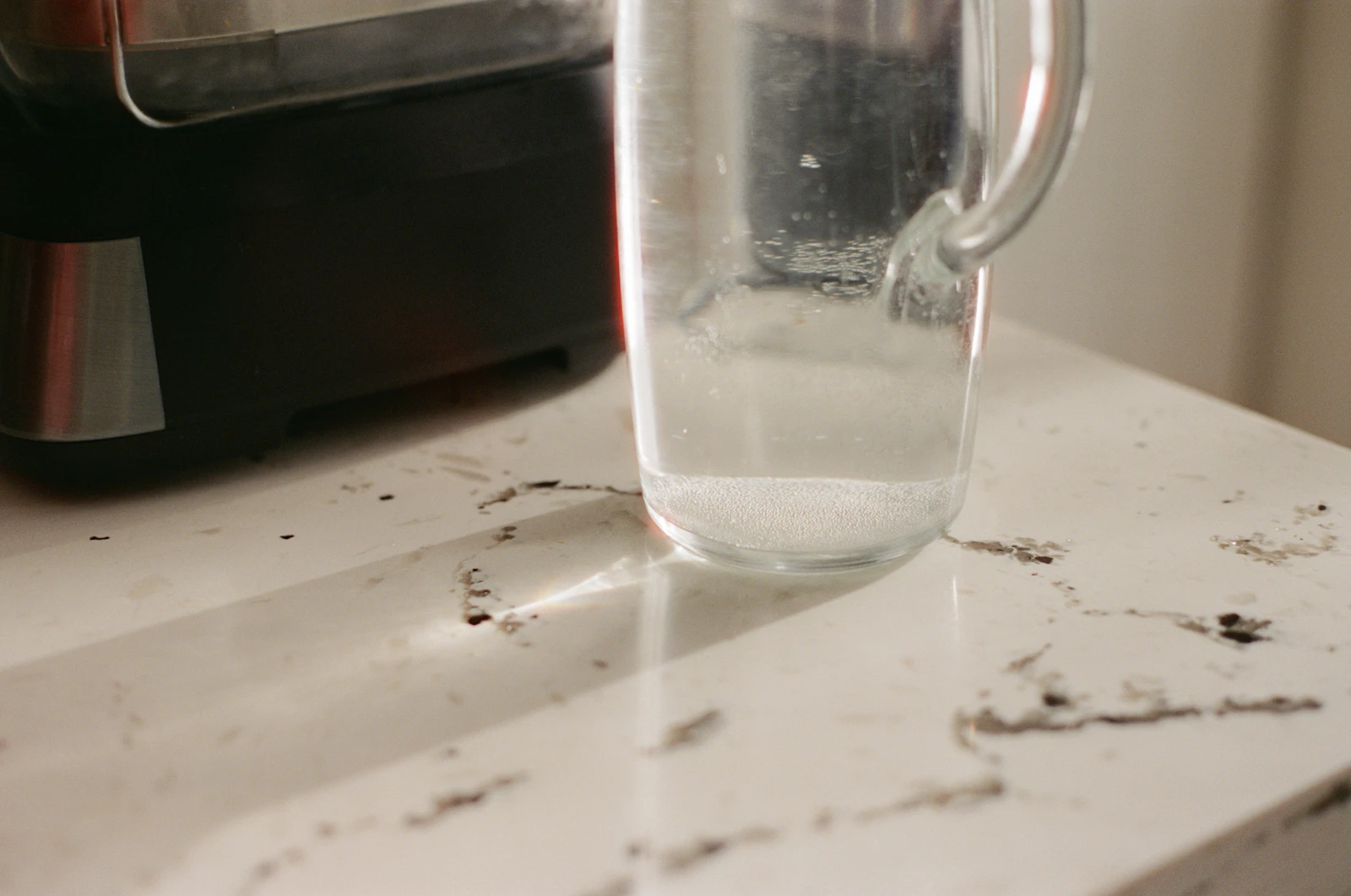 Water Filter Pitchers vs Refrigerator Filters: Which Removes More Contaminants?