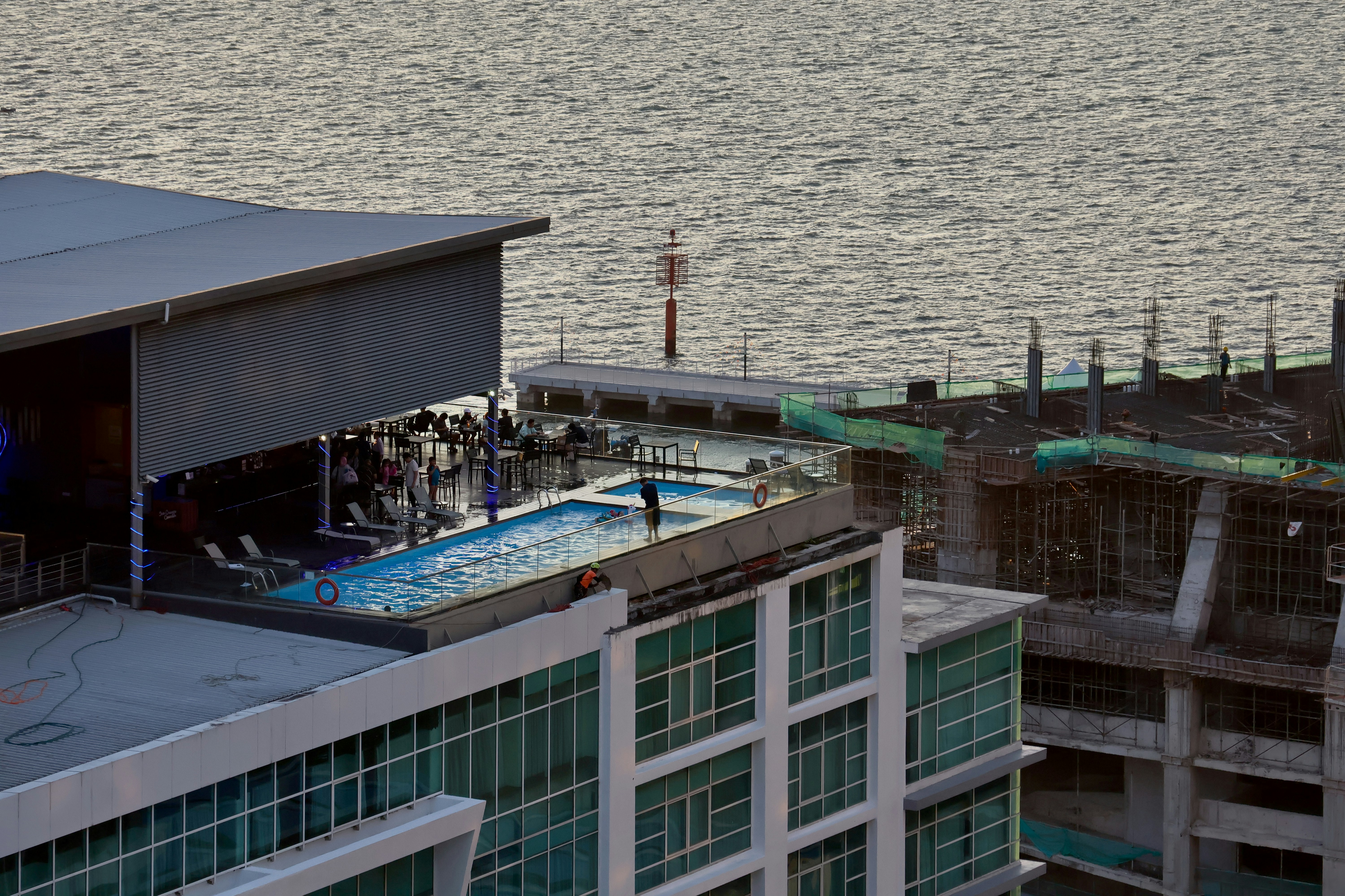 resort-style rooftop pool - luxury apartment amenities
