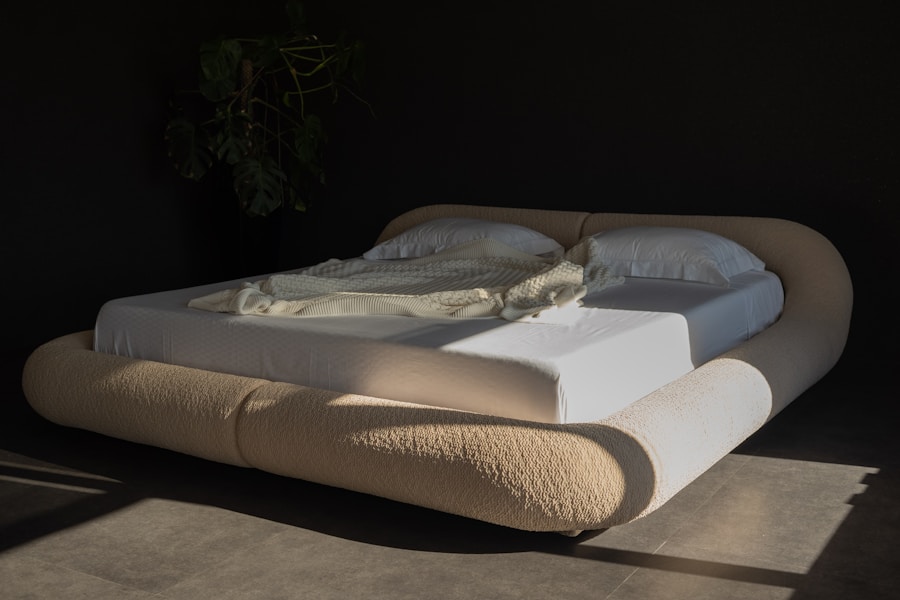 Premium knitted ticking — 100% recycled fibre, breathable surface finish