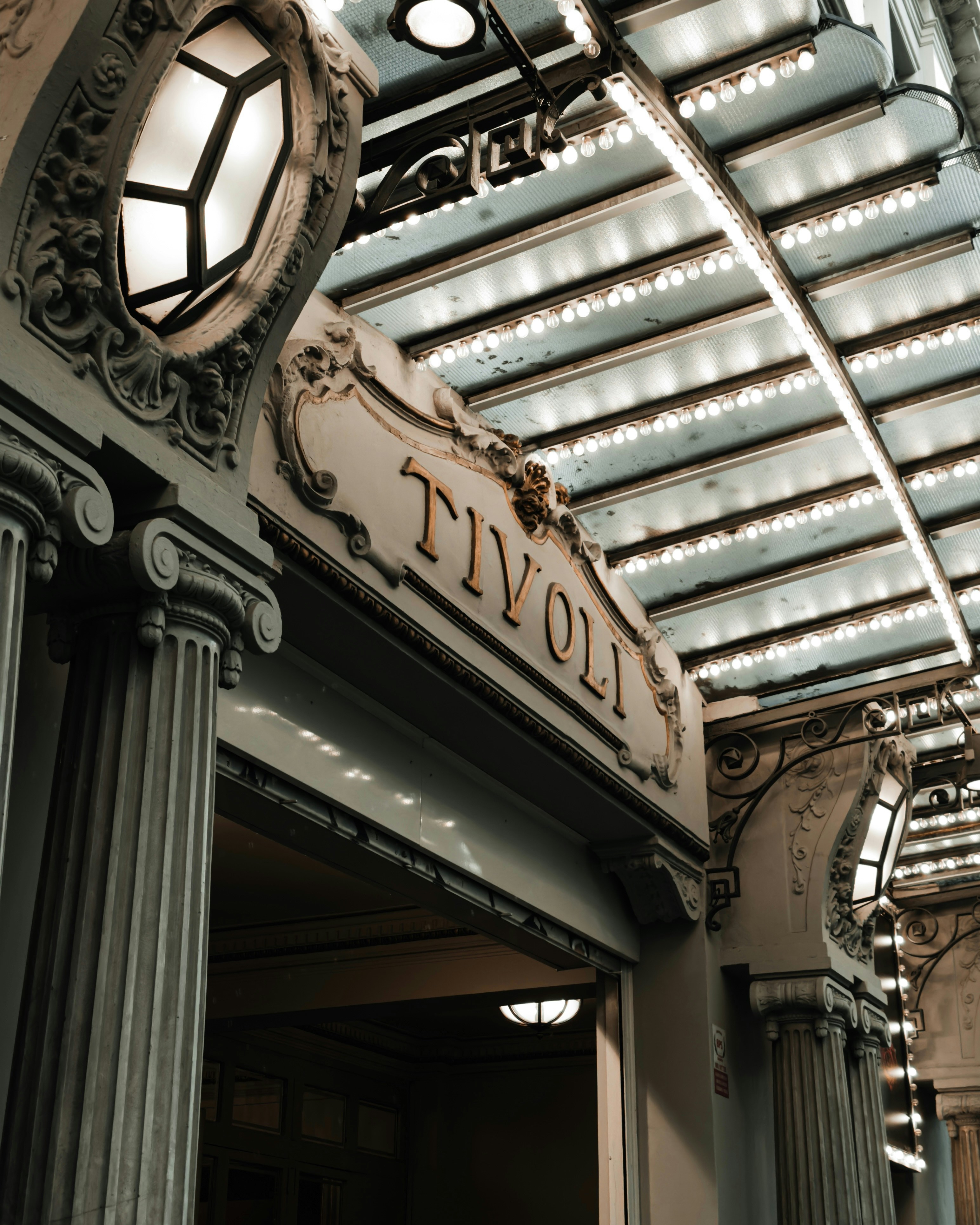 Photo by cardielarchives