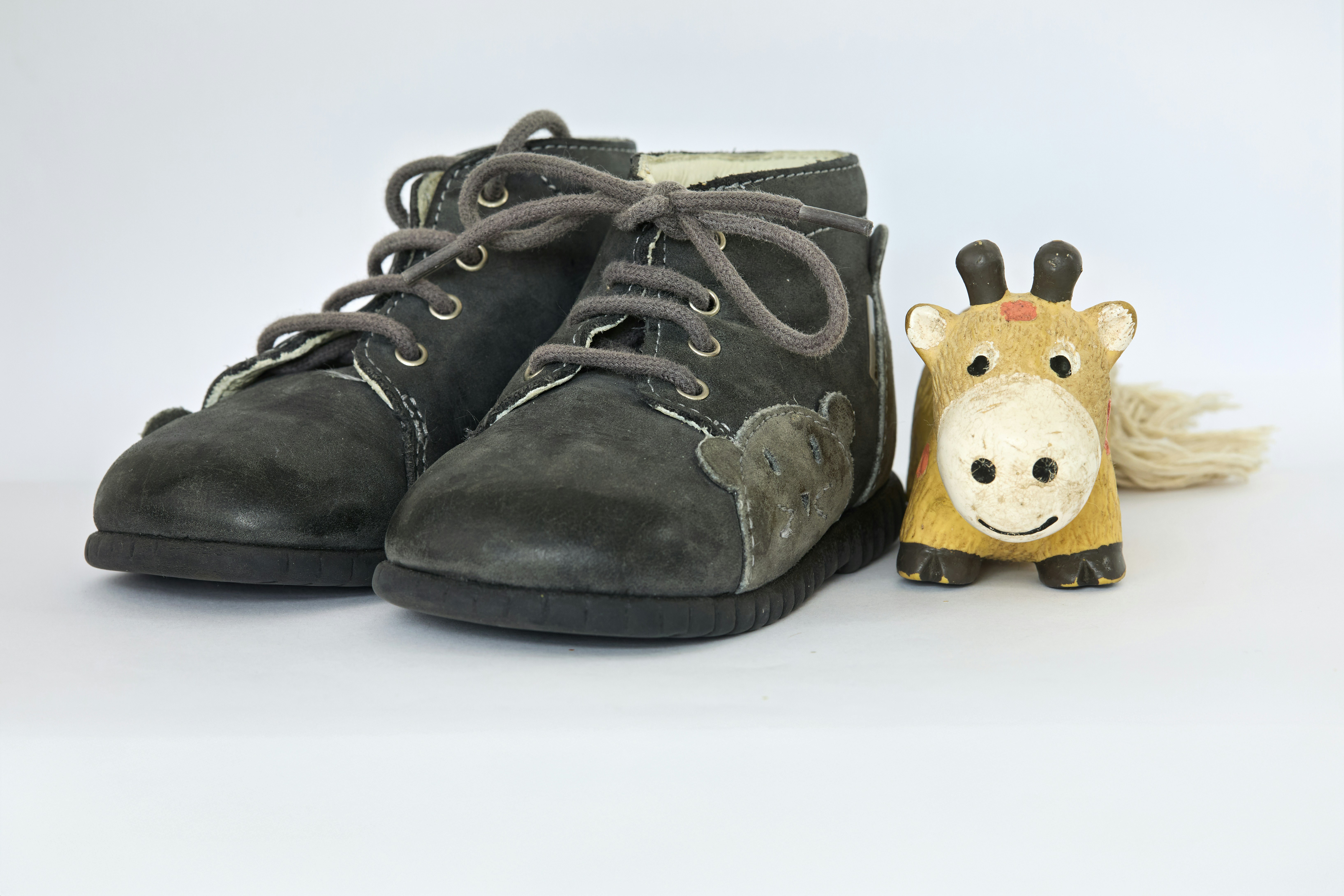 Symbolic Art and Empty Shoes: Vilnius Marks Missing Children’s Day