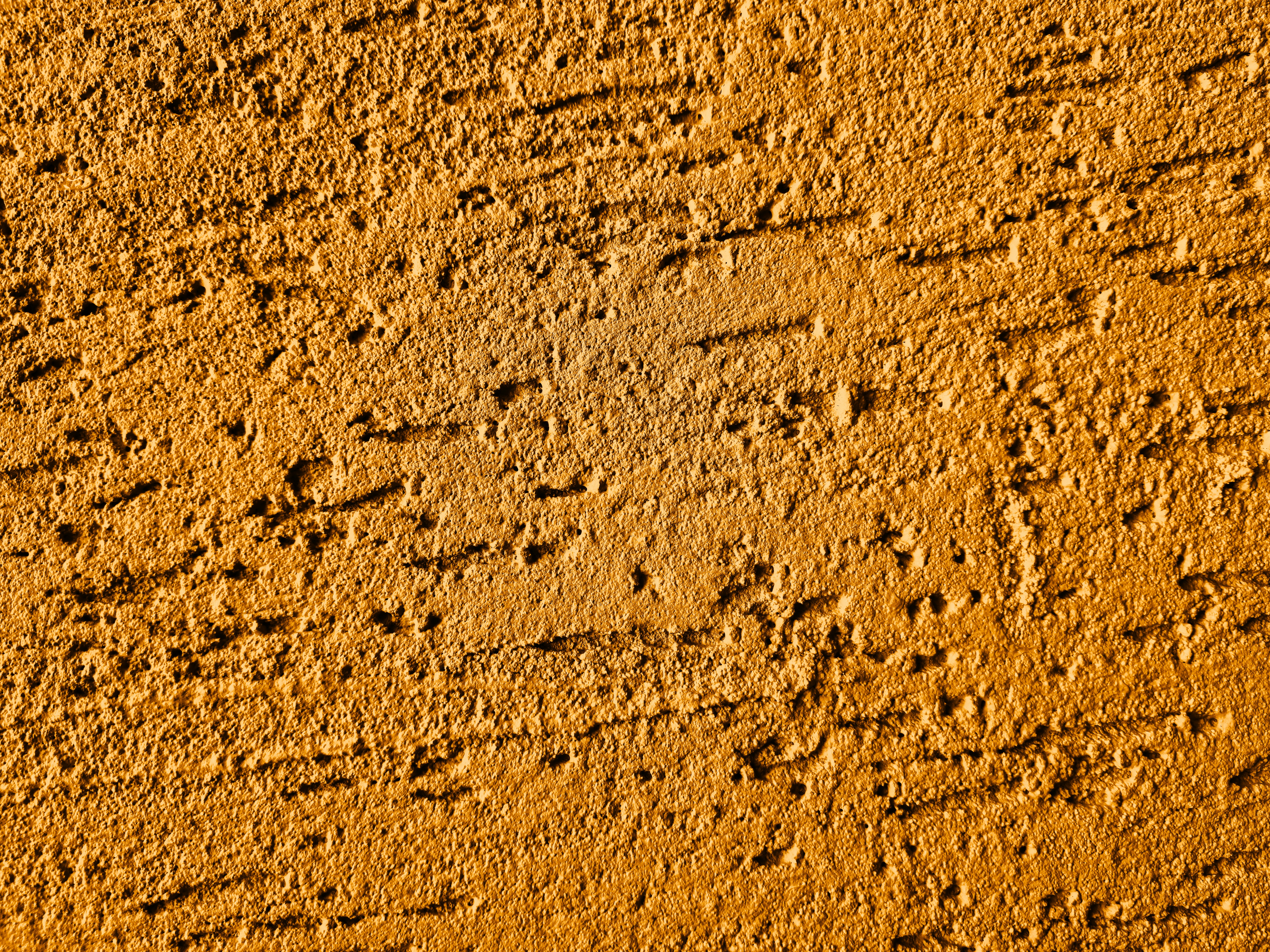 Pared naranja texturizada con superficie rugosa