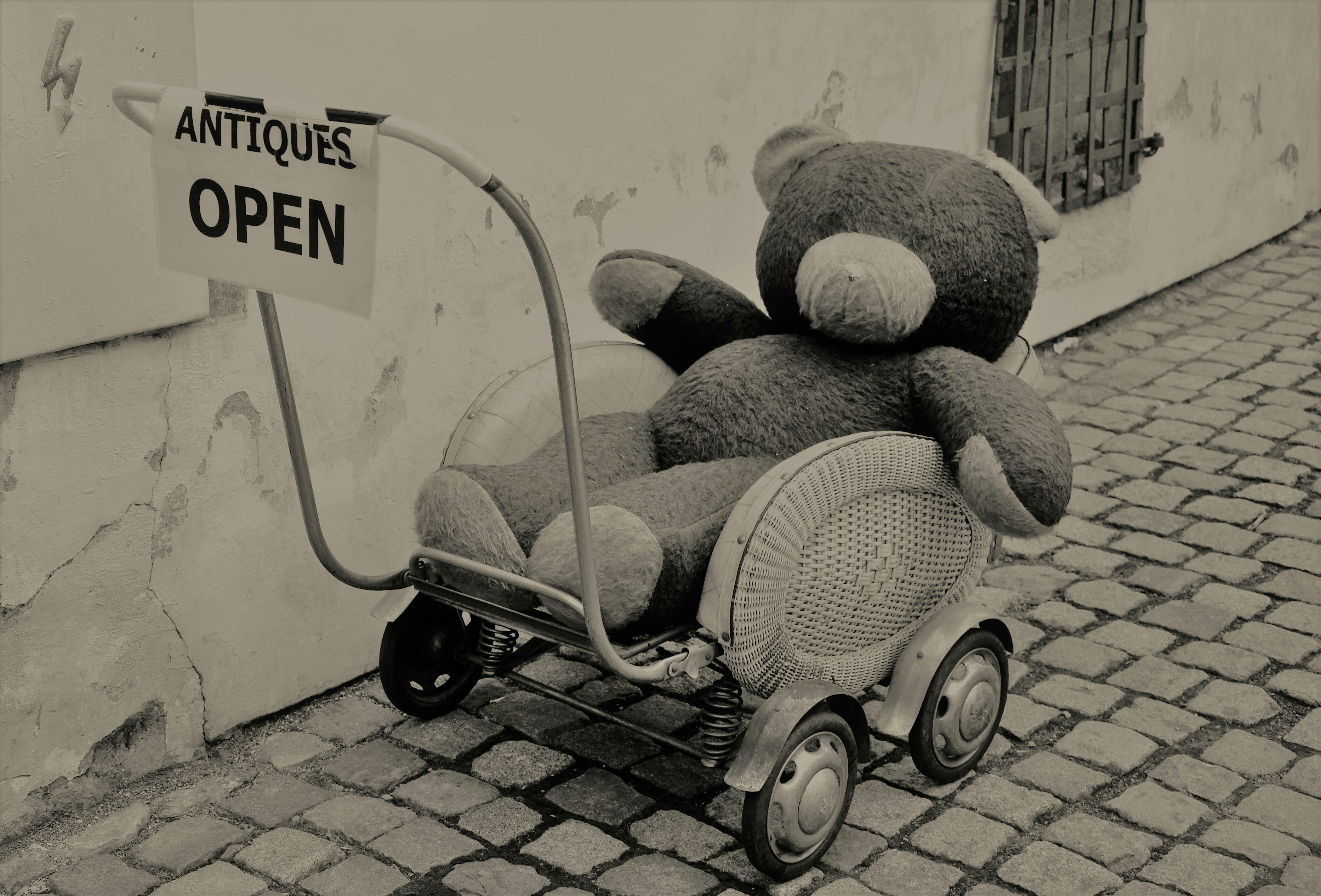 Toy collectibles in automated display