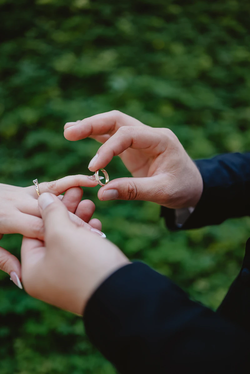 Modern diamond choker necklace