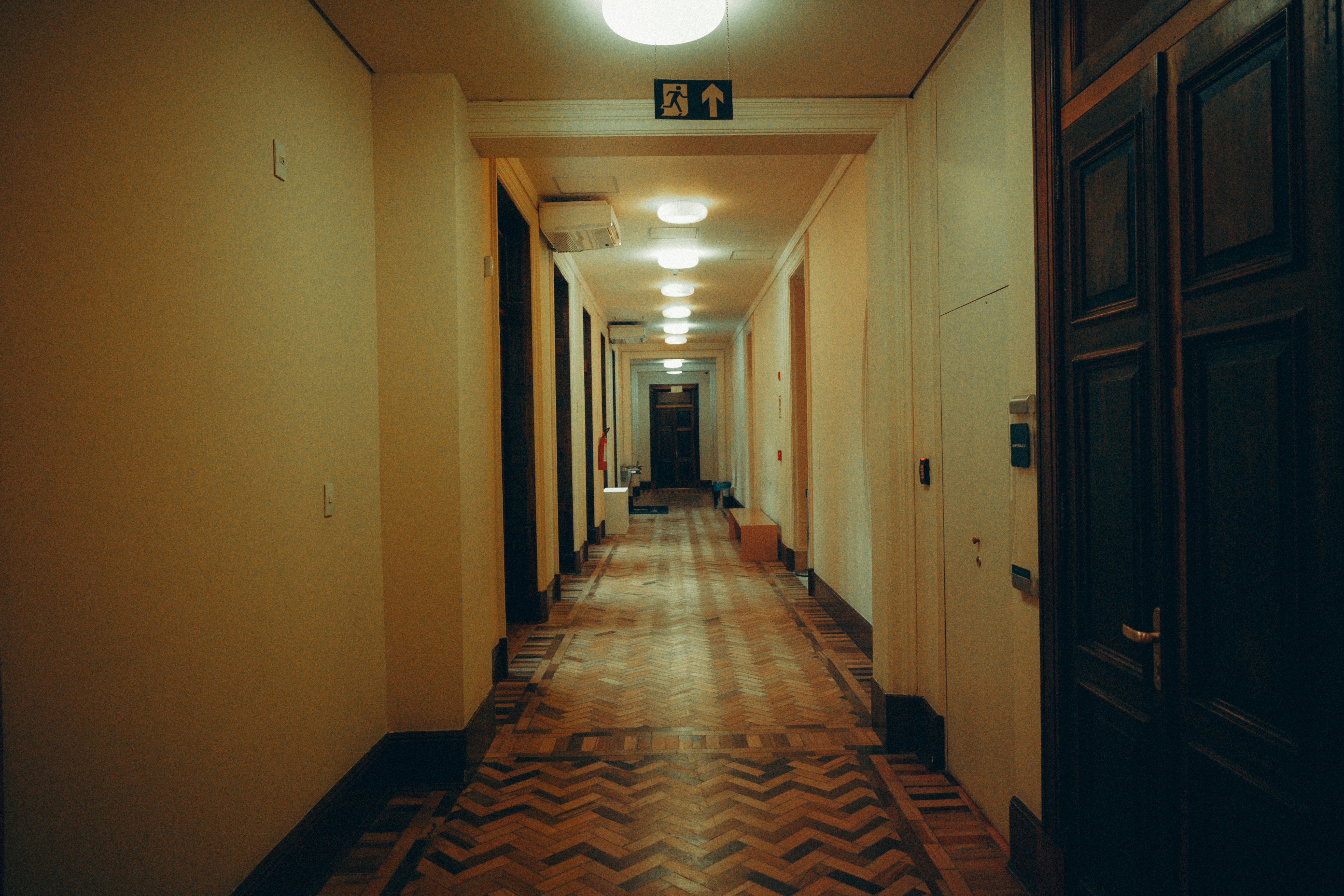 neutral tone hallway, wallpaper, Hallway Ideas: Design Tips for a Welcoming Space 6