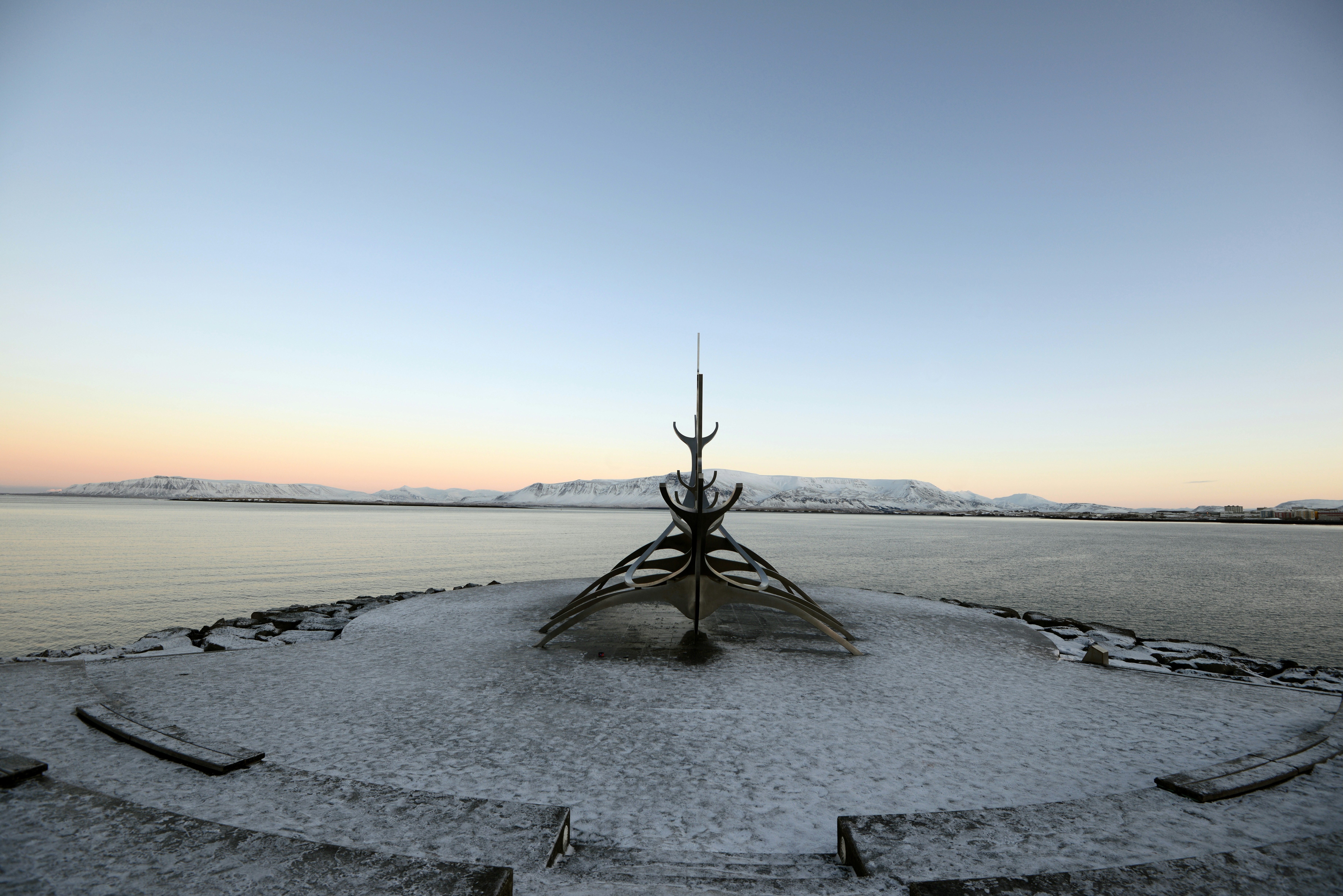Sólfar, escultura del viajero solar en Reikiavik, Islandia