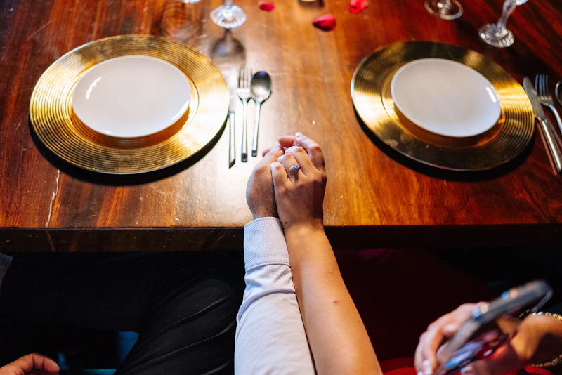 intimate sugar dating dinner by the sea