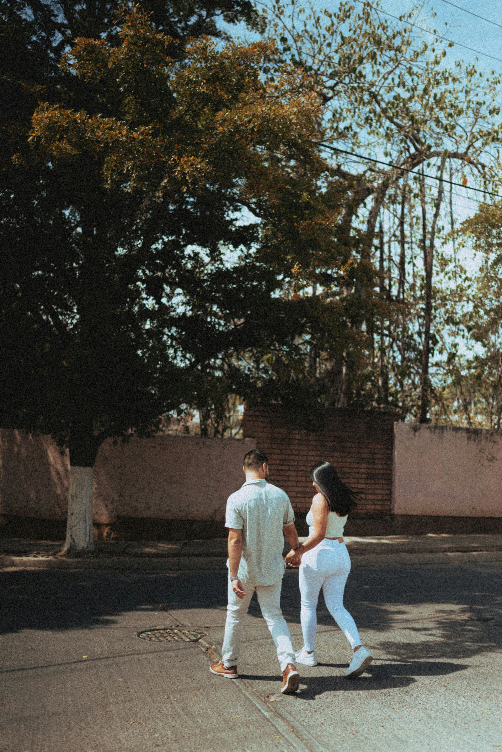 Couple walking together during early dating, representing emotional readiness for a new relationship