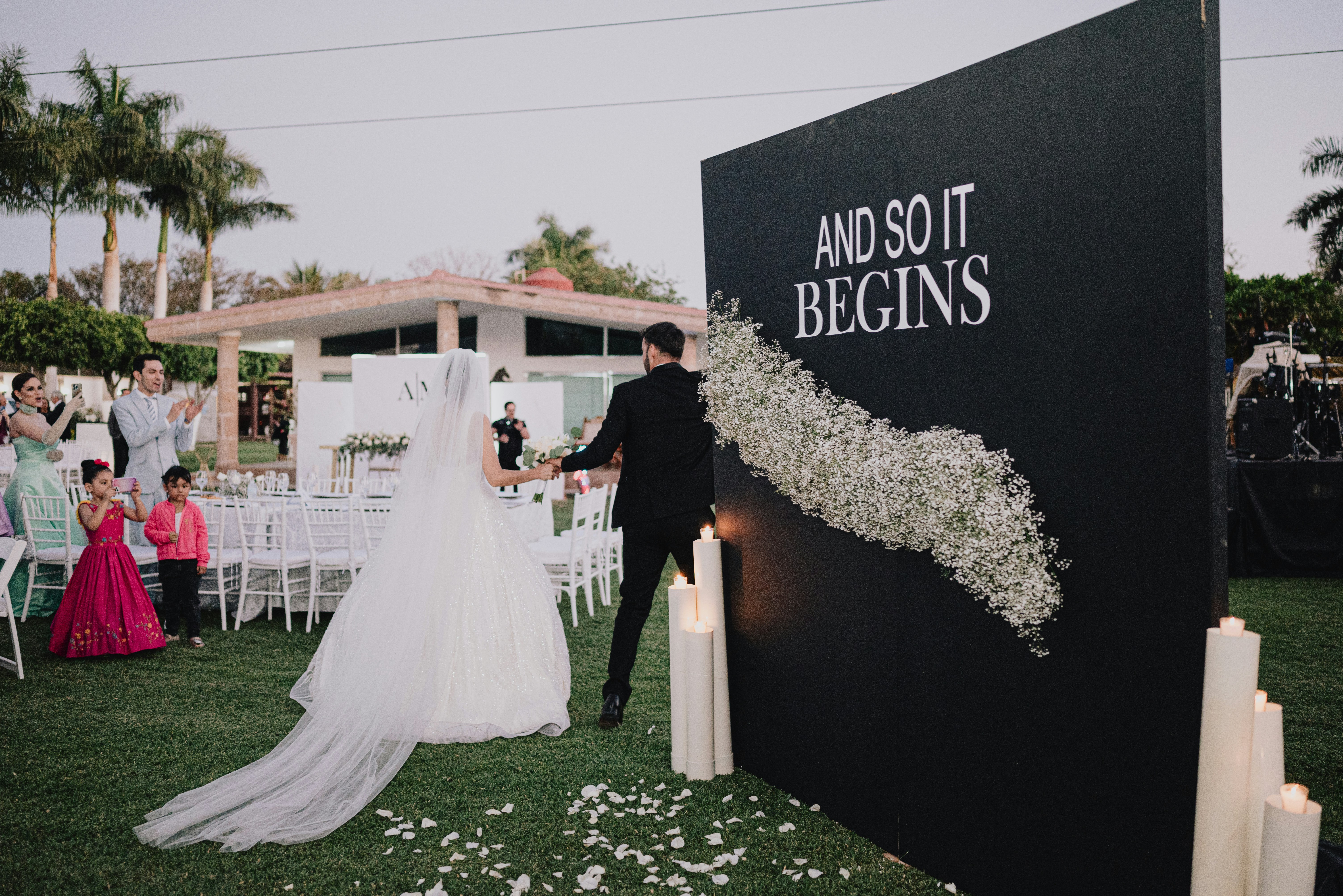 minimalist wedding backdrop, wallpaper, Plan a Short Wedding Ceremony: Simple & Meaningful 2