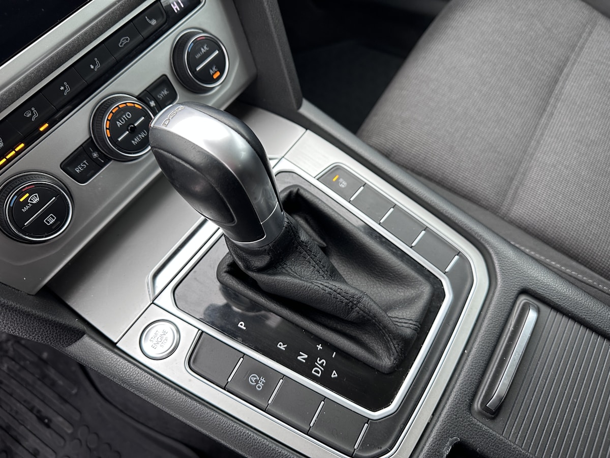 Automatic Driving Lessons image background image