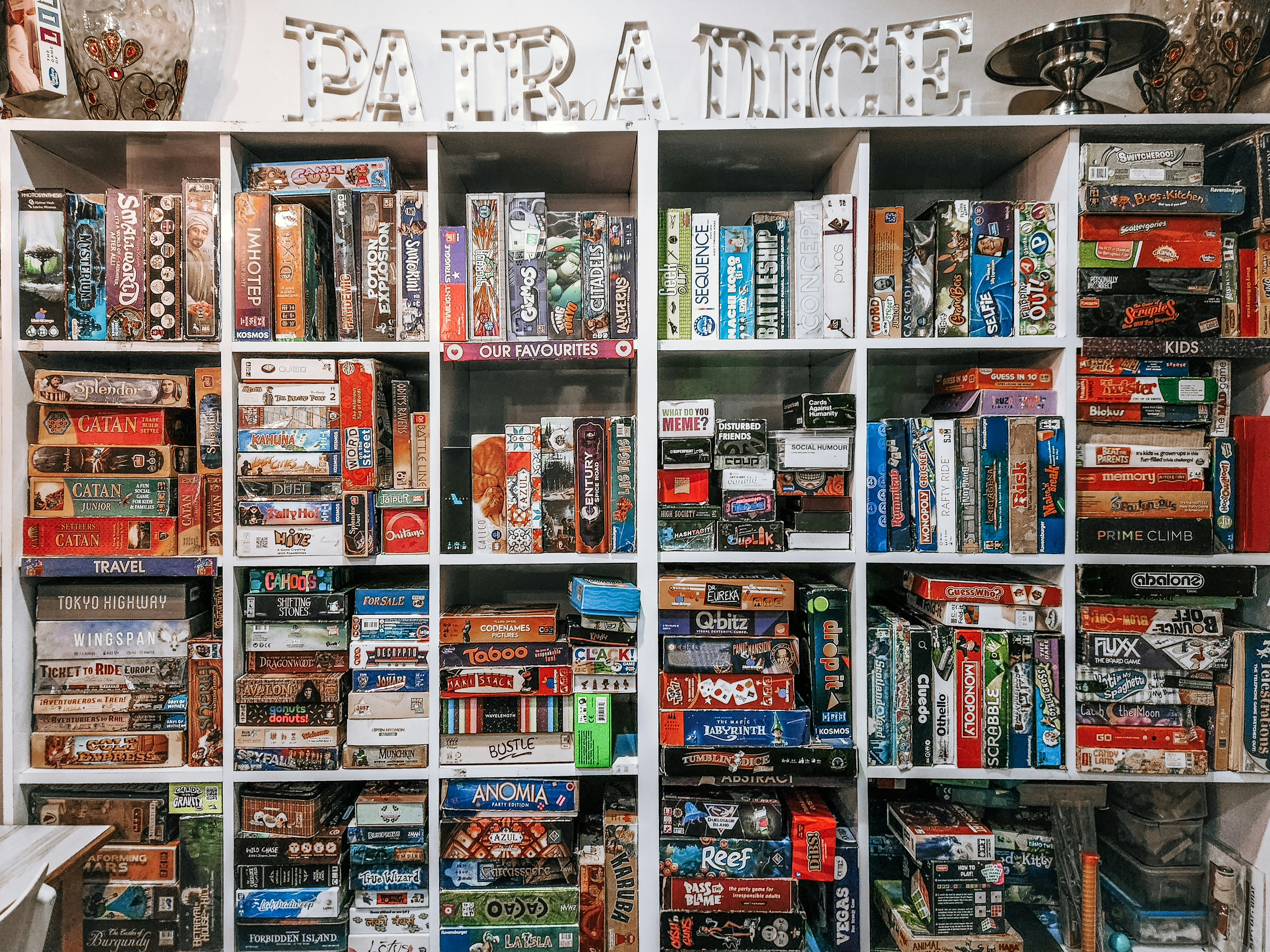 Family Bonding Over Board Games: 10 Benefits & How to Make It a Multi-Generational Tradition