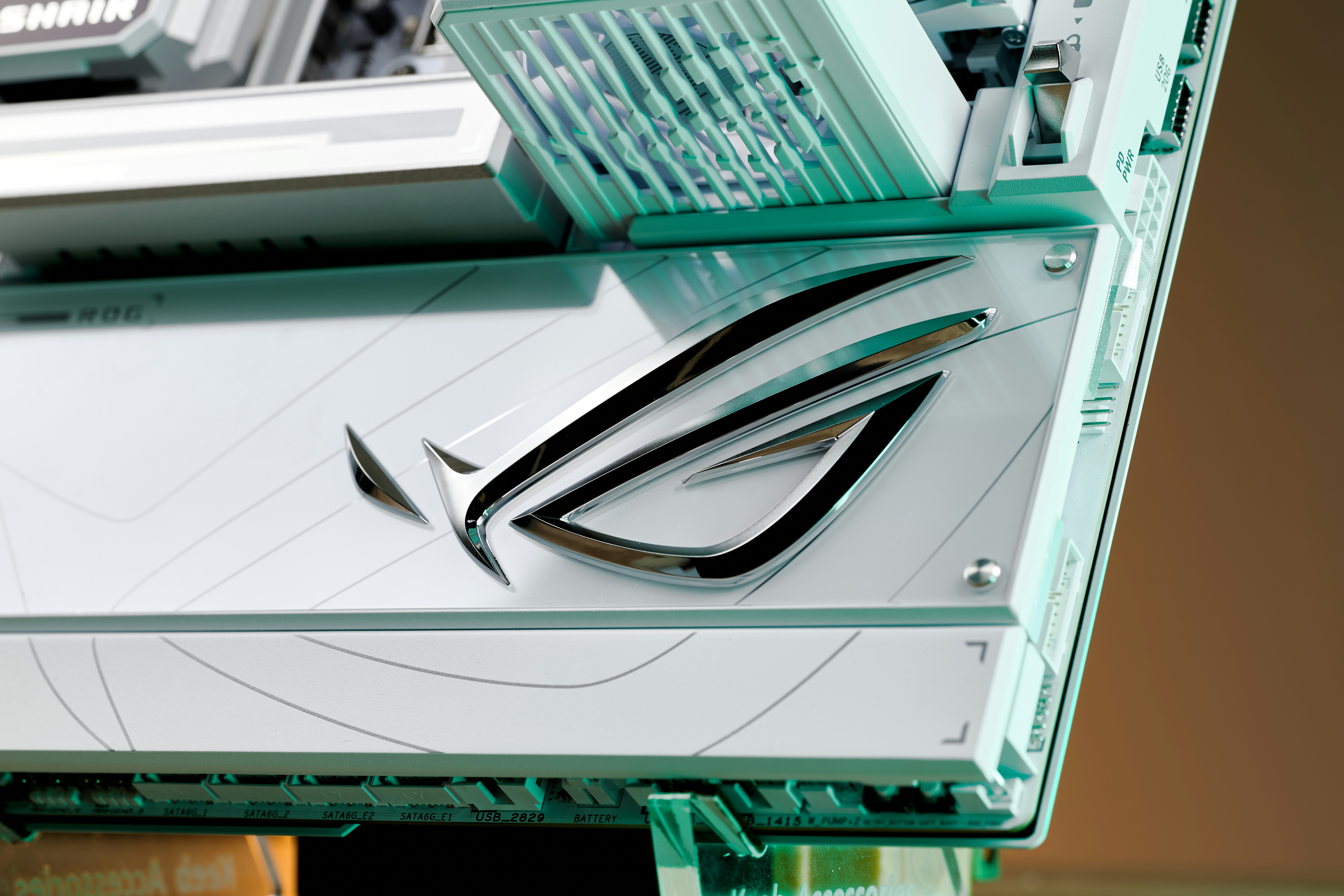 computer internal components, wallpaper, SATA SSD Explained: Speed, Benefits & How They Work 5