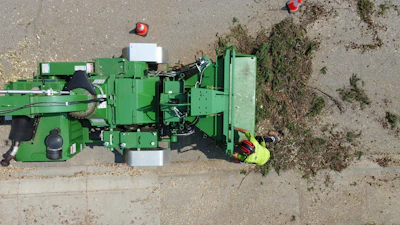 Green agricultural machine processing plant material