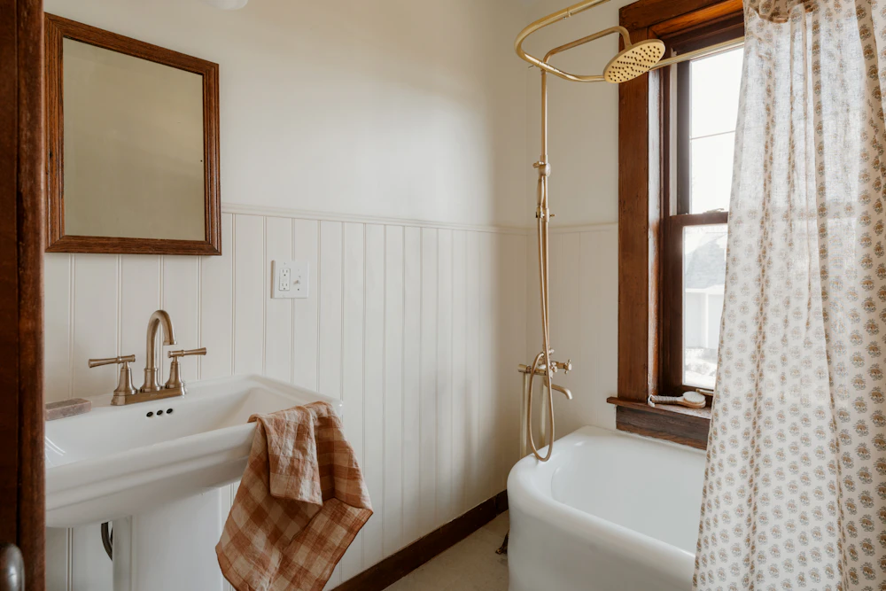 Dated vintage bathroom before remodel