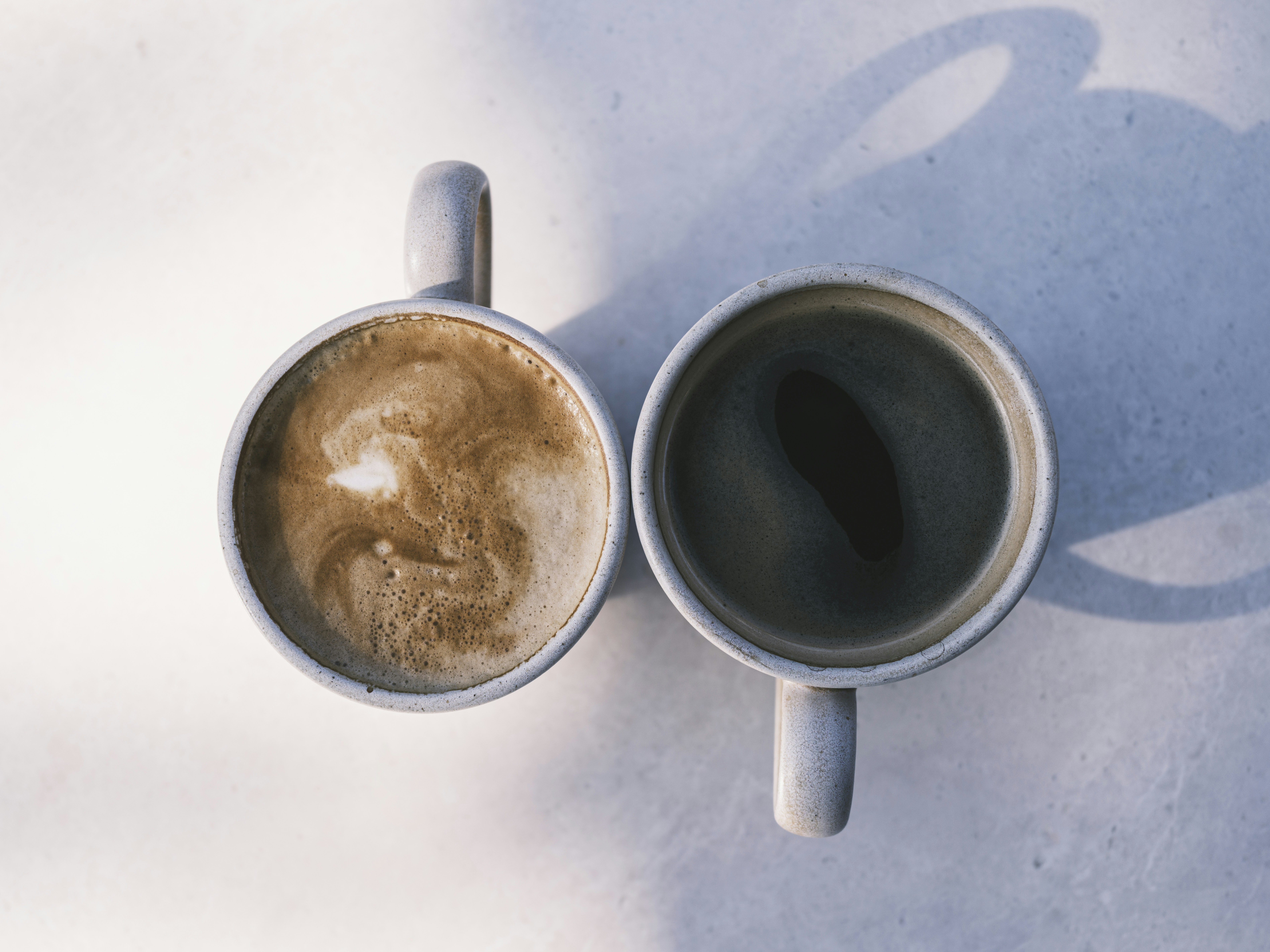 커피 두 잔, 크림 한 잔, 블랙 한 잔.