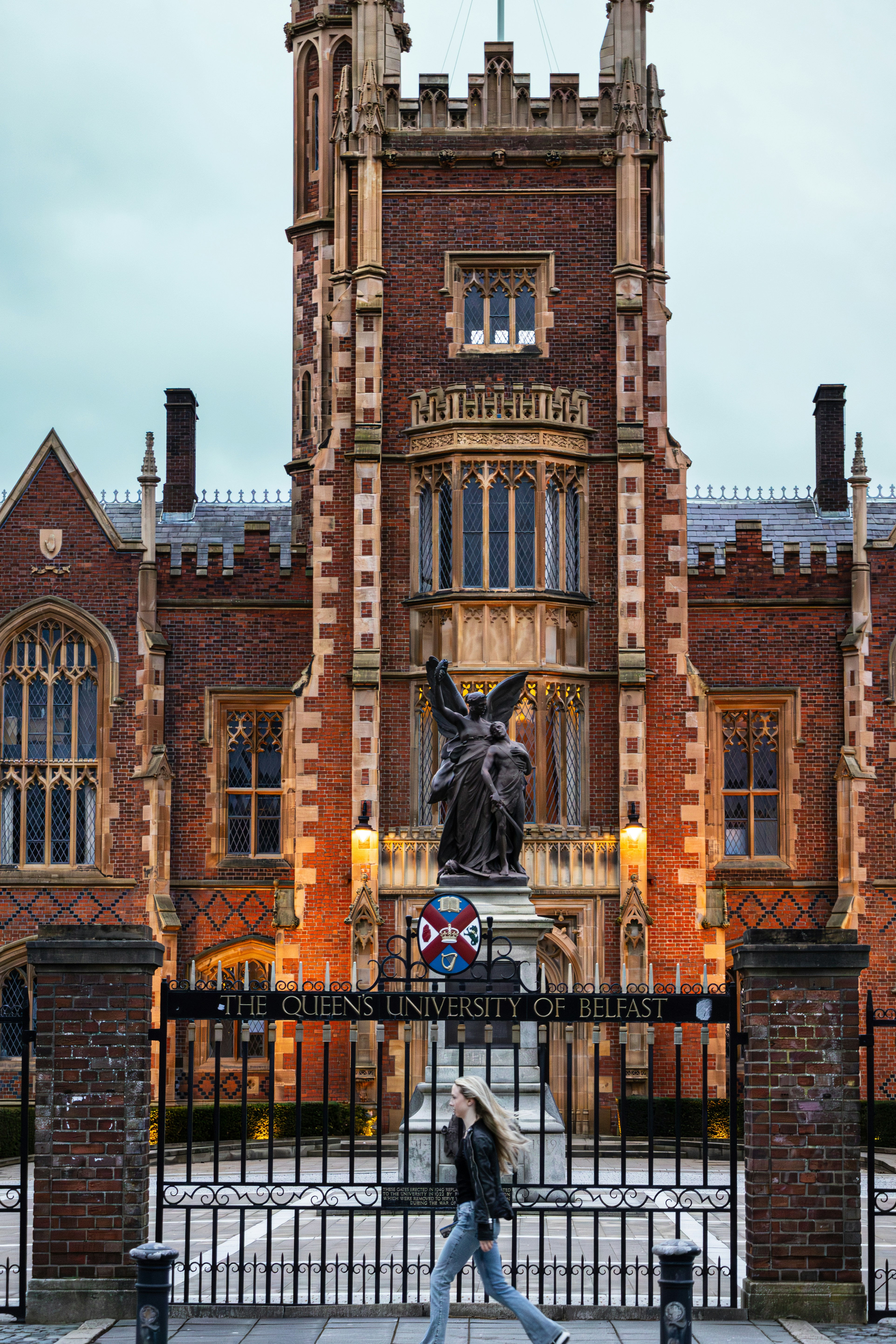 Queen's university of belfast building with statue