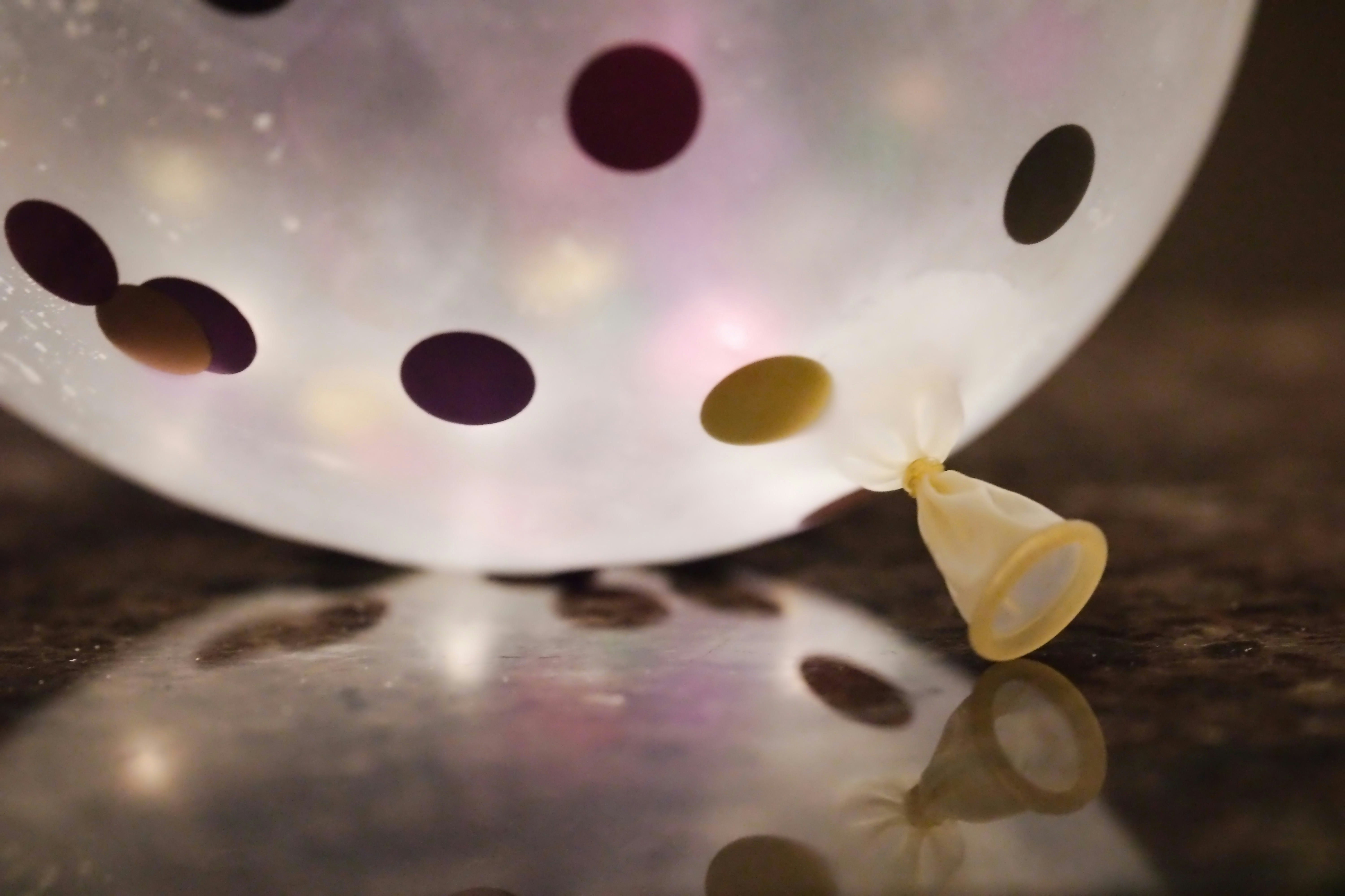 Reflet de lumière dans un ballon.