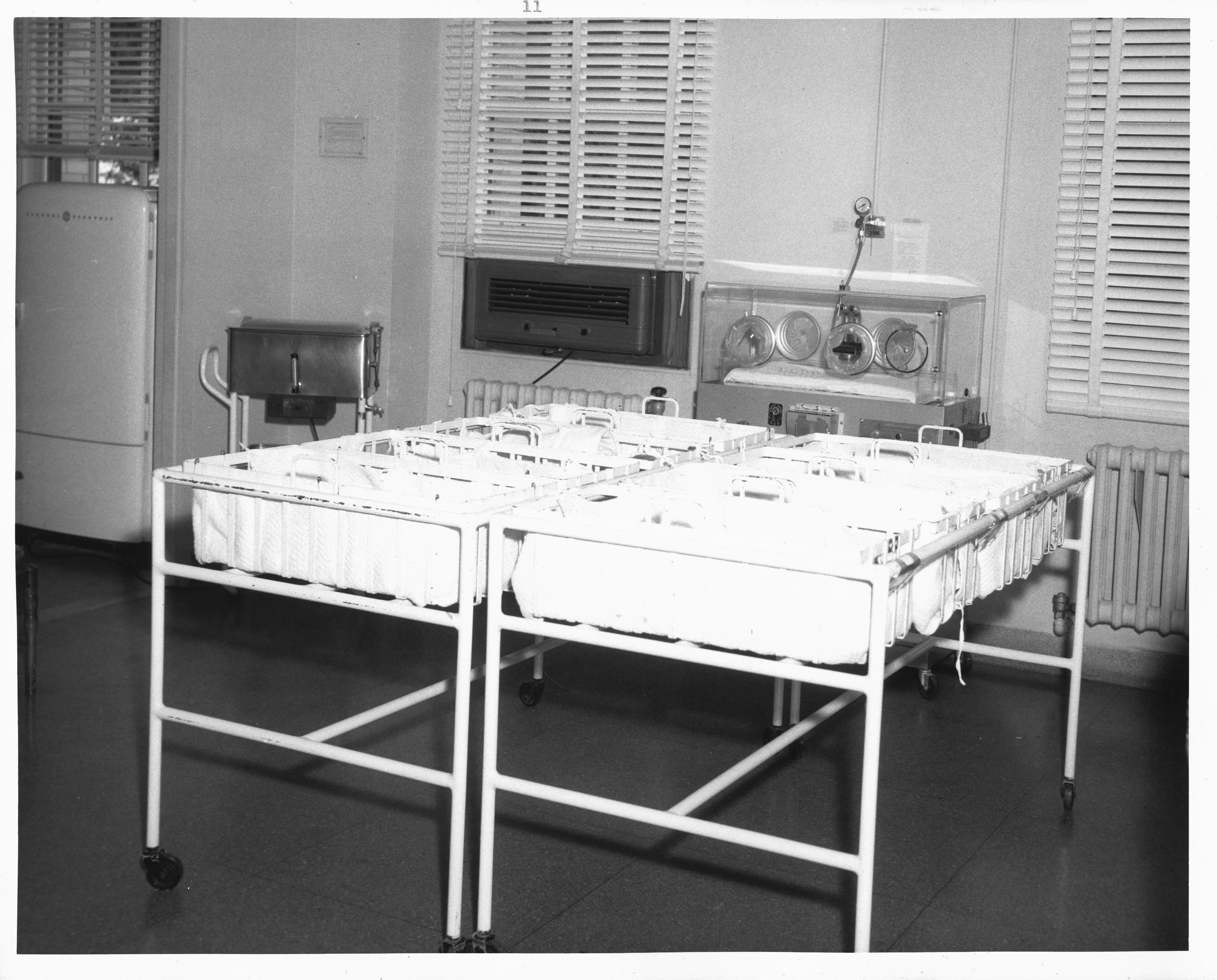 BUMED 18-0190-011 print 8x10 b\u0026w; negative 4x5 b\u0026w Naval Hospital Annapolis, MD. July 10, 1958. Nursery. Photo by Mackesy.