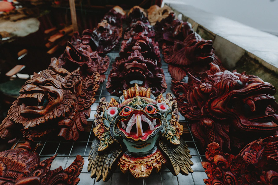 Masques sculptés — boutiques artisanales