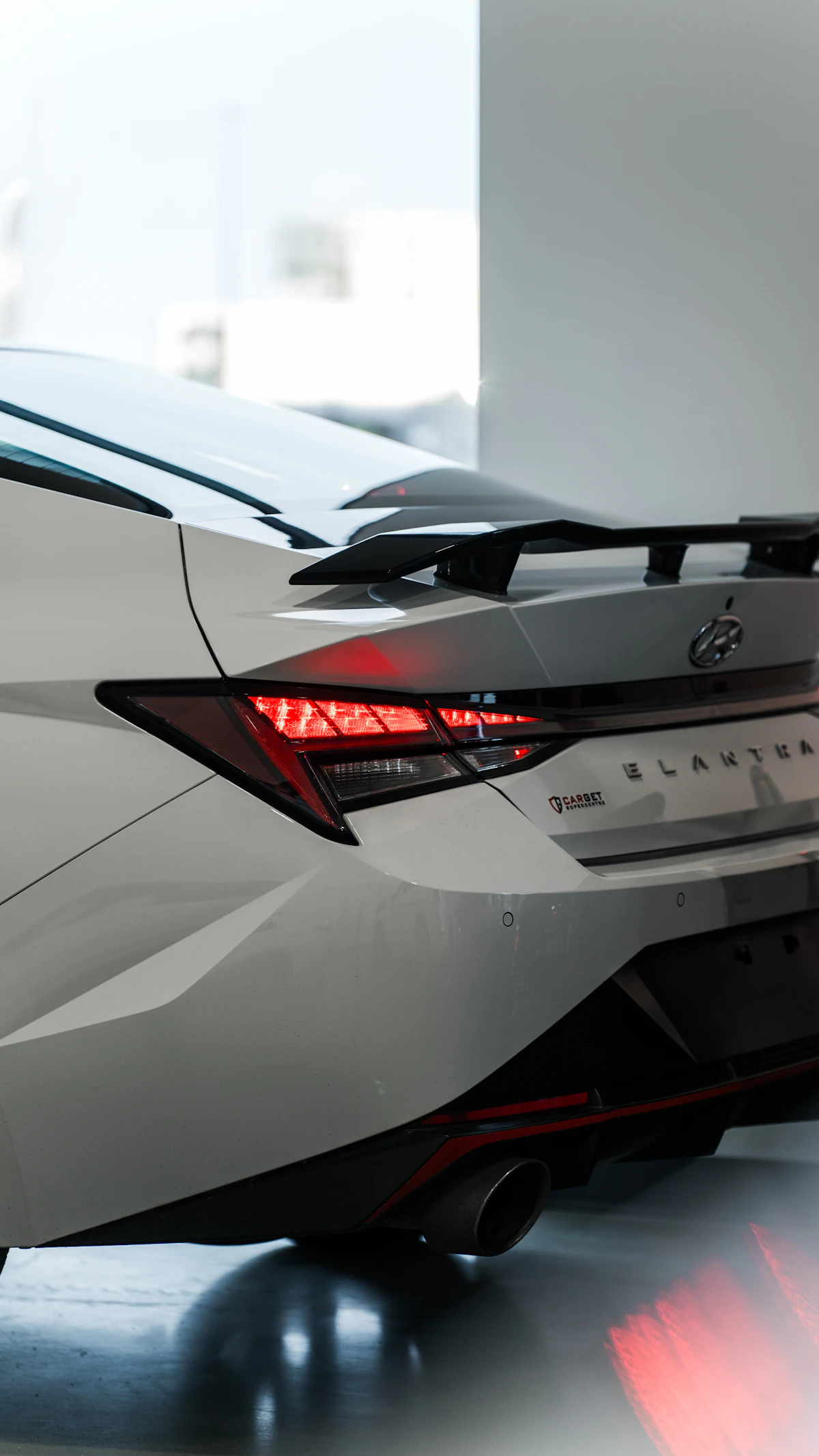 Hyundai Elantra 2020 — кузов ззаду, білий