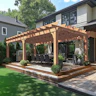 Pérgola con quincho y comedor exterior — después