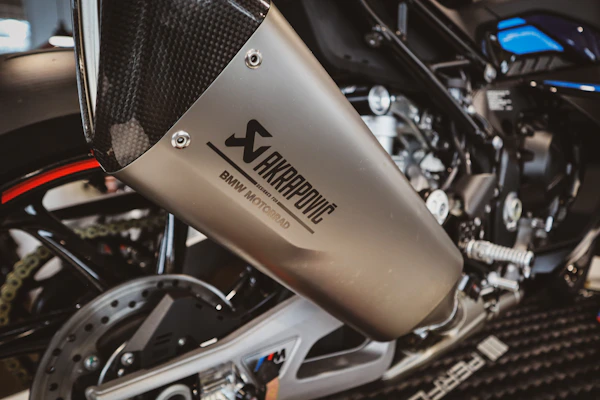 Akrapovic Slip-On Titane GP