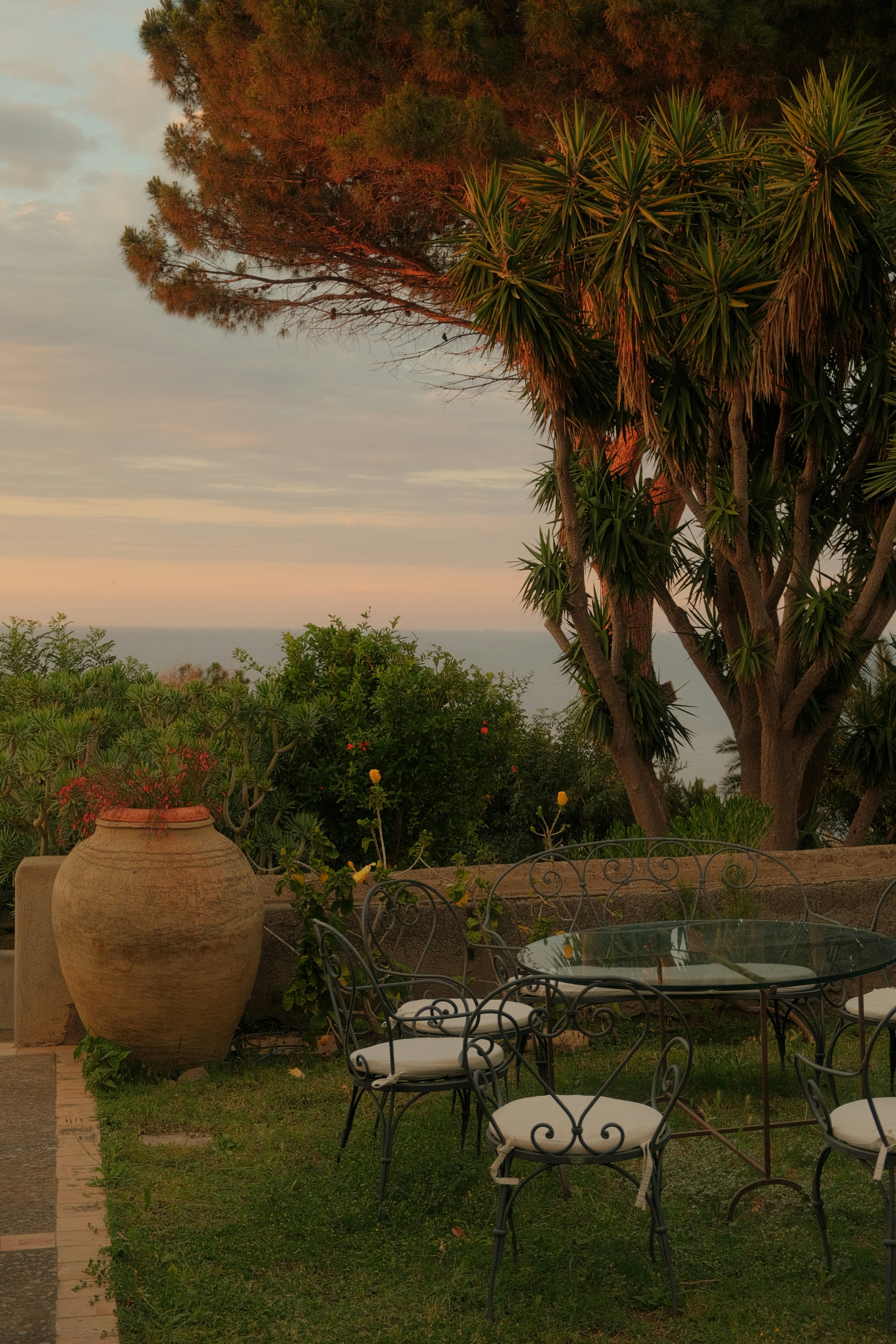 mediterranean patio furniture, wallpaper, Best Mediterranean Sectional Couch for Outdoor Patio 4