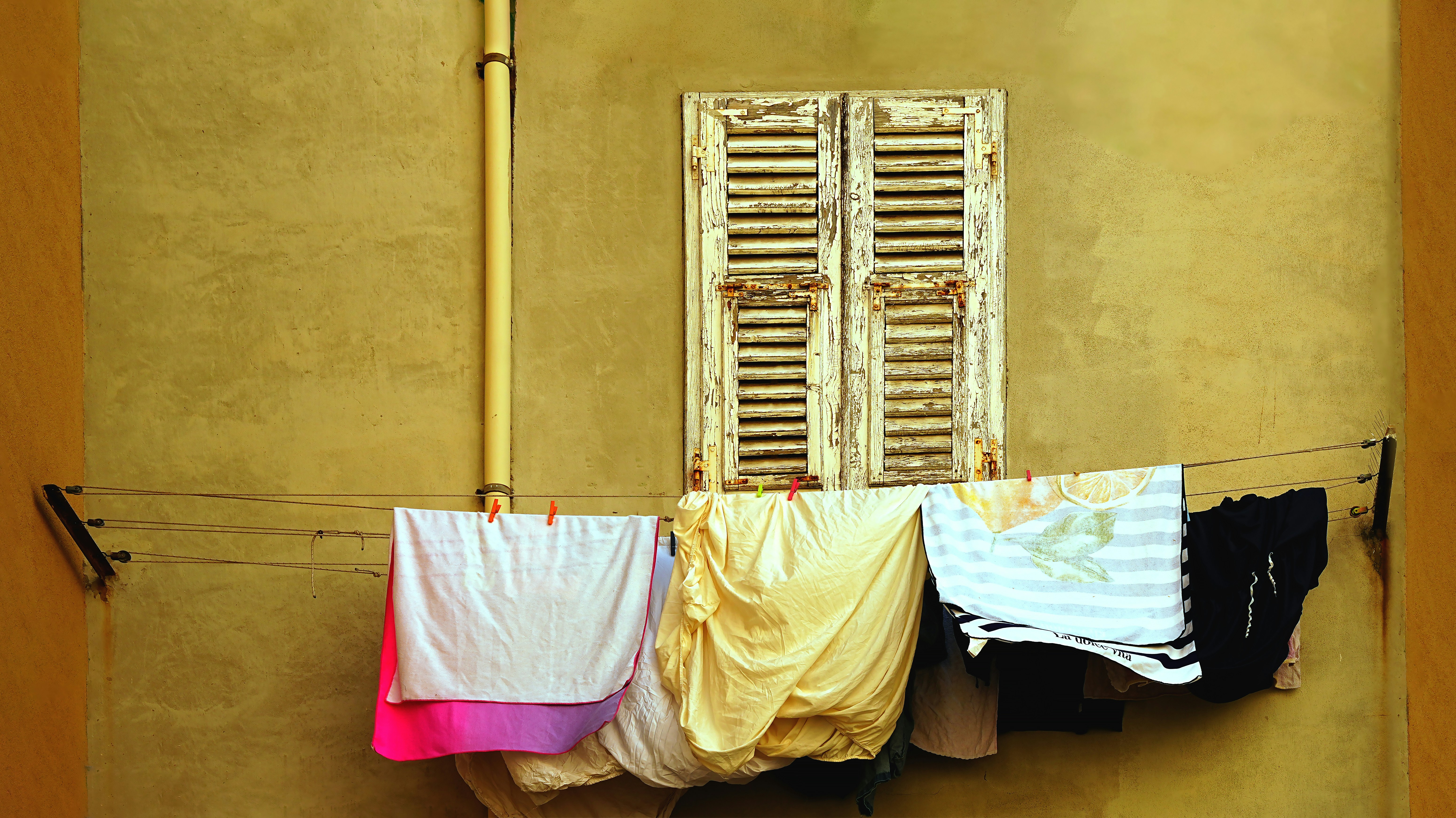 bohemian laundry room wallpaper, wallpaper, Bohemian Ergonomic Chair: Comfort for Laundry Rooms 5