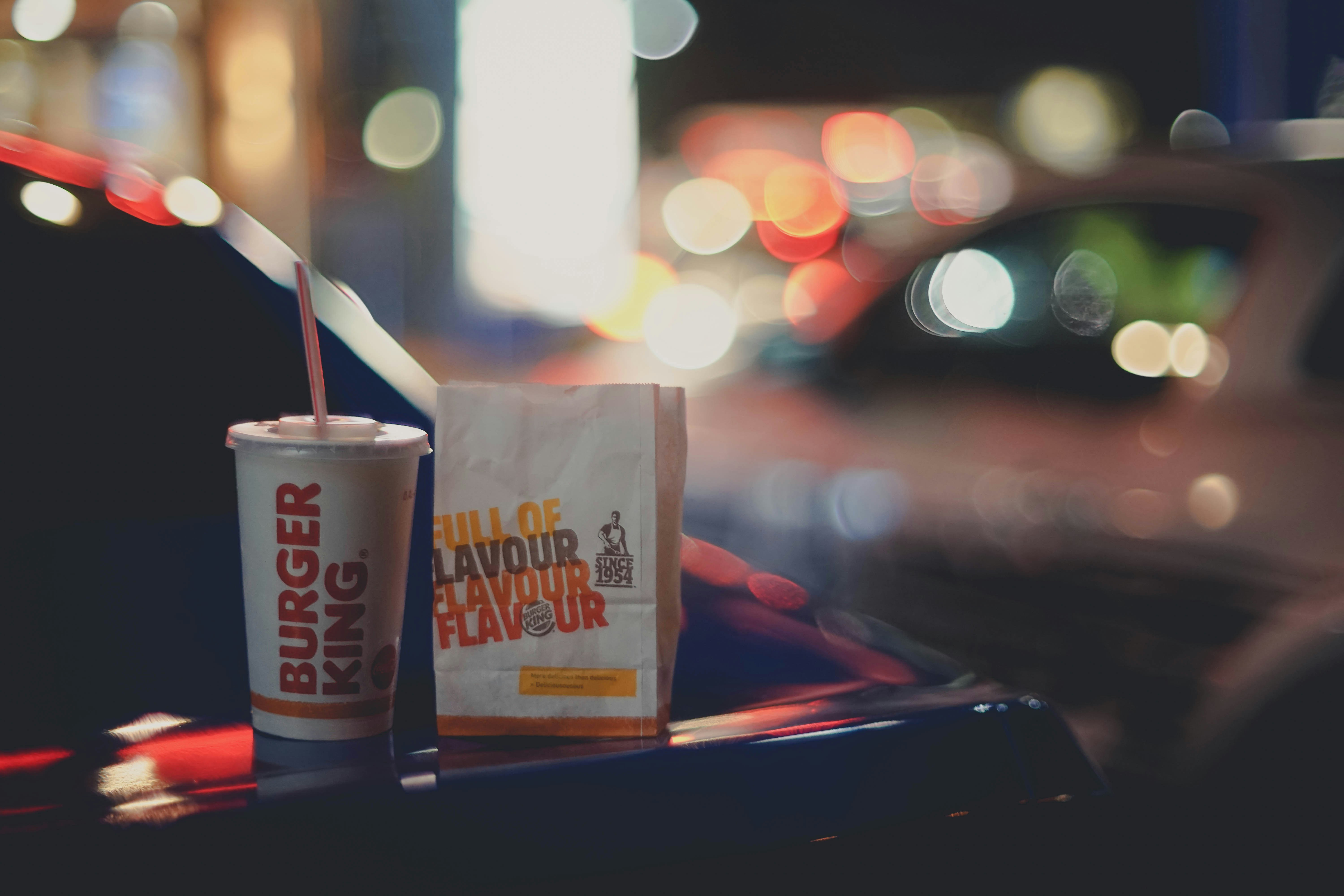 https://images.unsplash.com/photo-1769676407209-58316c22fc66?ixid=M3w2MjYzNjJ8MHwxfHNlYXJjaHw2fHxmcmFuY2hpc2UlMjByZXN0YXVyYW50JTIwYnJhbmRzfGVufDB8MHx8fDE3ODAxNjEyNTd8MA&ixlib=rb-4.1.0