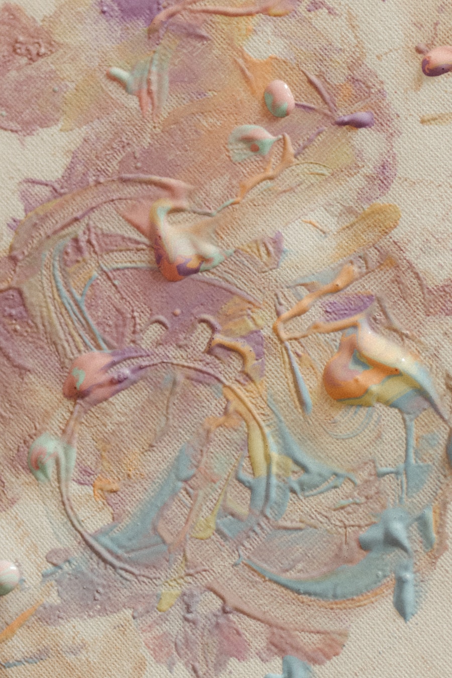 Close-up van canvas doek met abstracte verfstructuur en penseelstreken