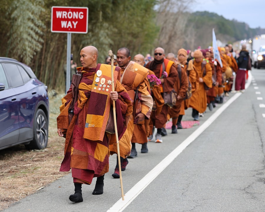 身穿袈裟的僧侶