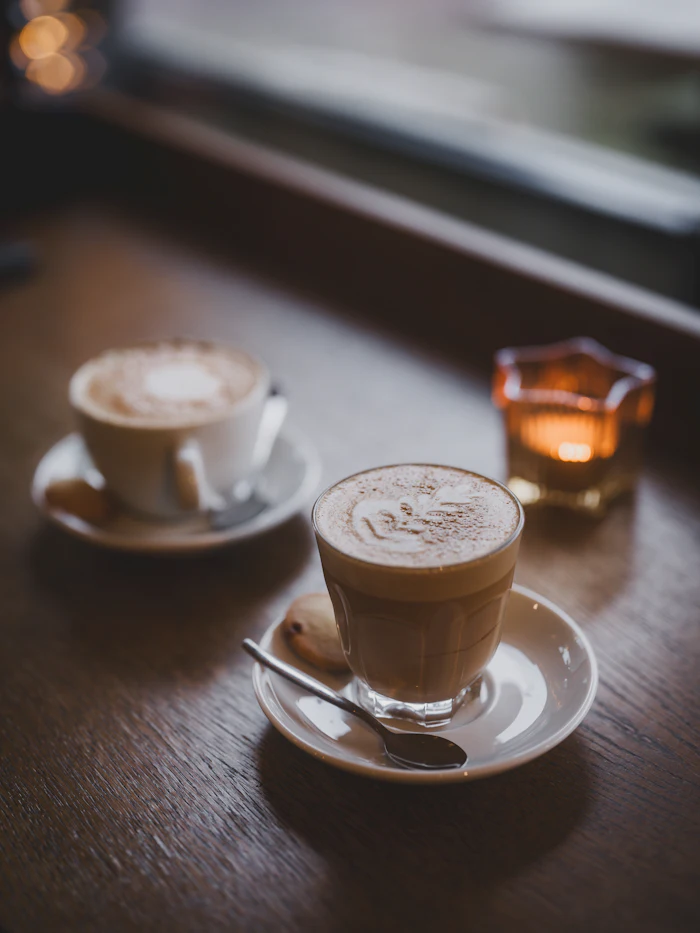 Kafa uz sveću