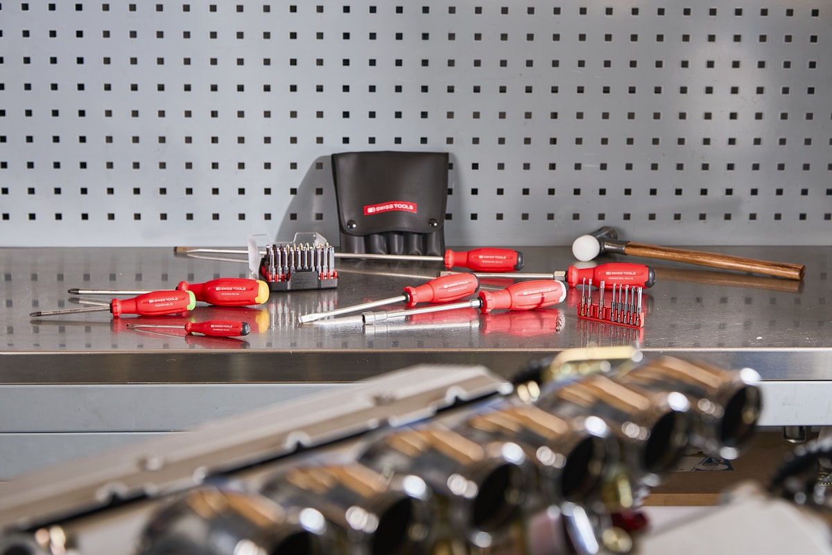 Порівняння електричних та акумуляторних викруток для домашнього ремонту