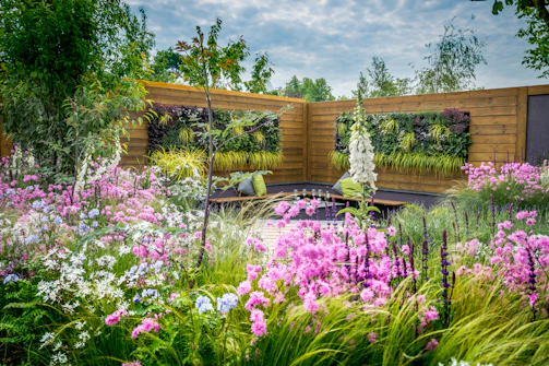 A lush garden with pink and white flowers