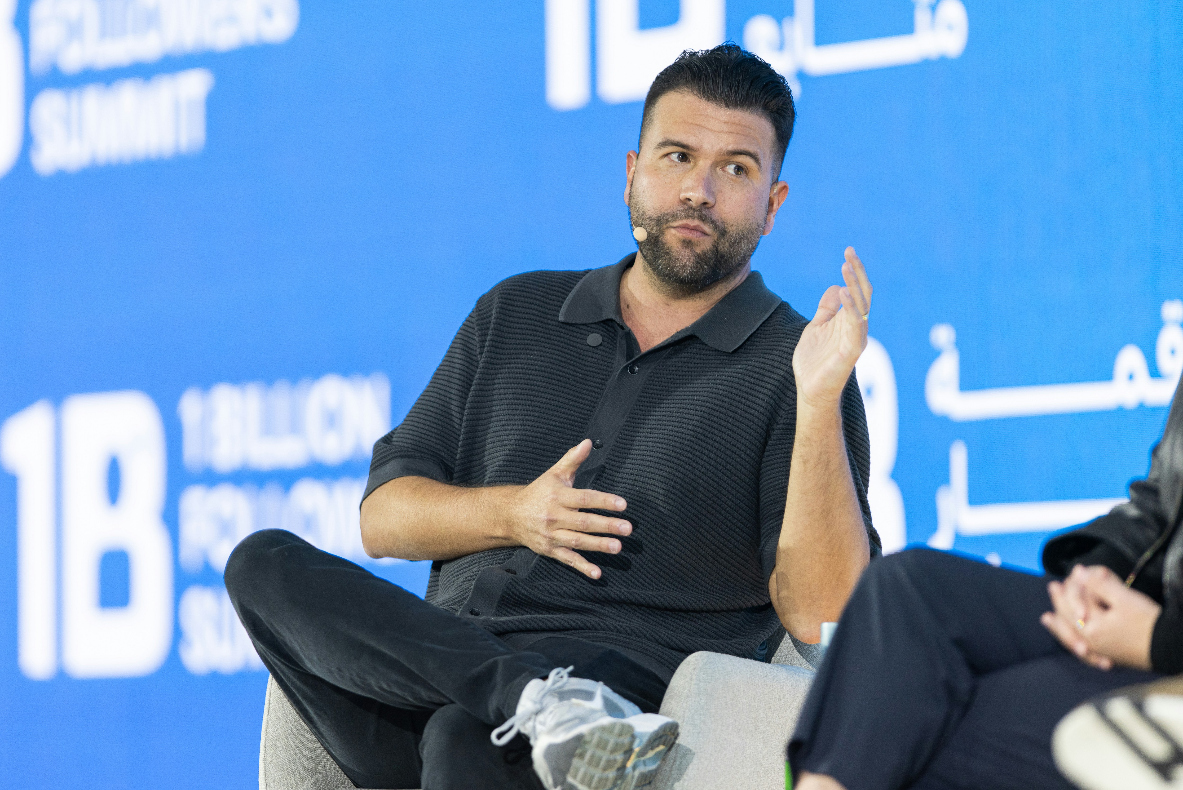 De experto a empresario: cómo transformar tu reputación profesional en ingresos recurrentes