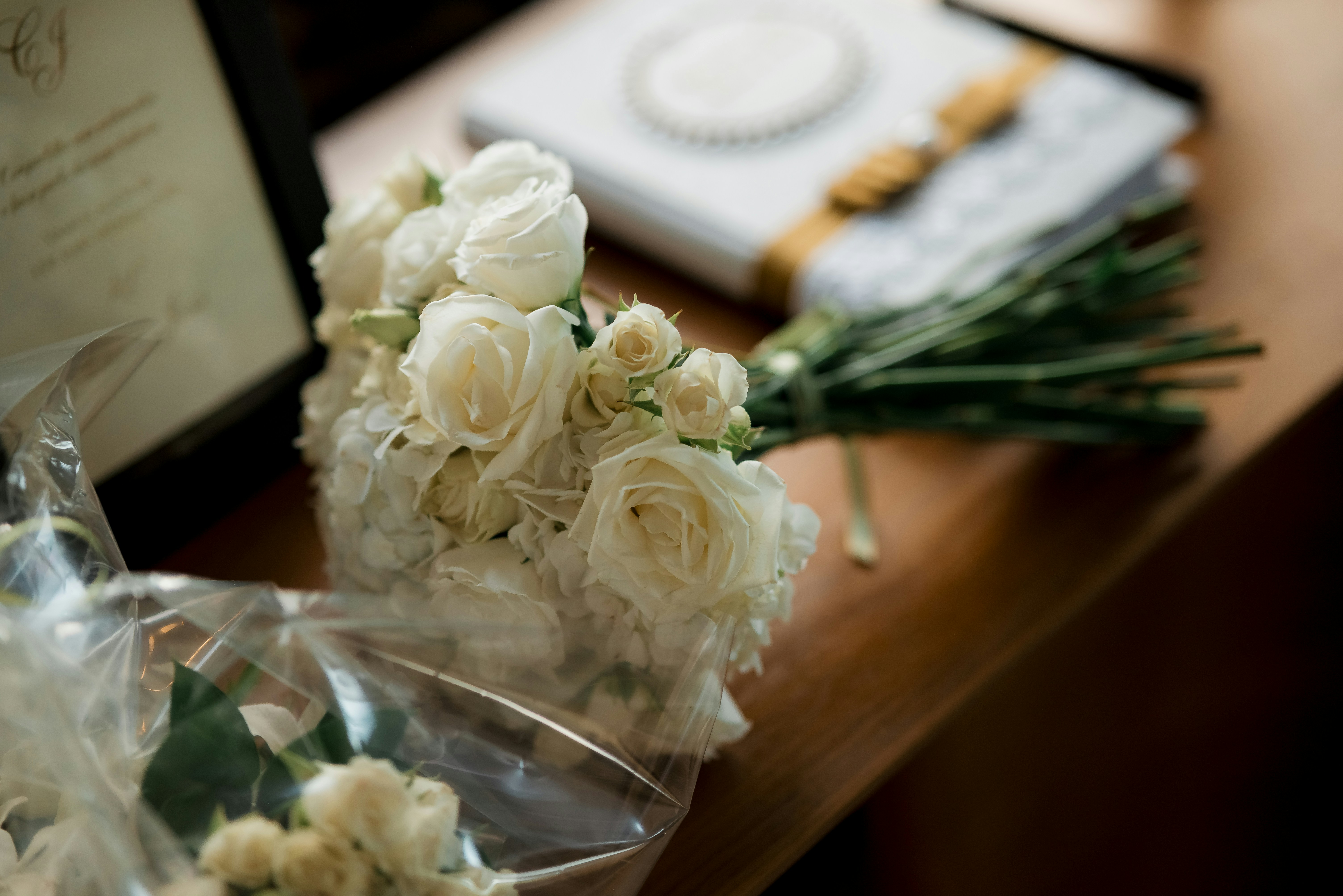 Eleganter Brautstrauß in Weiß und Cremeweiß