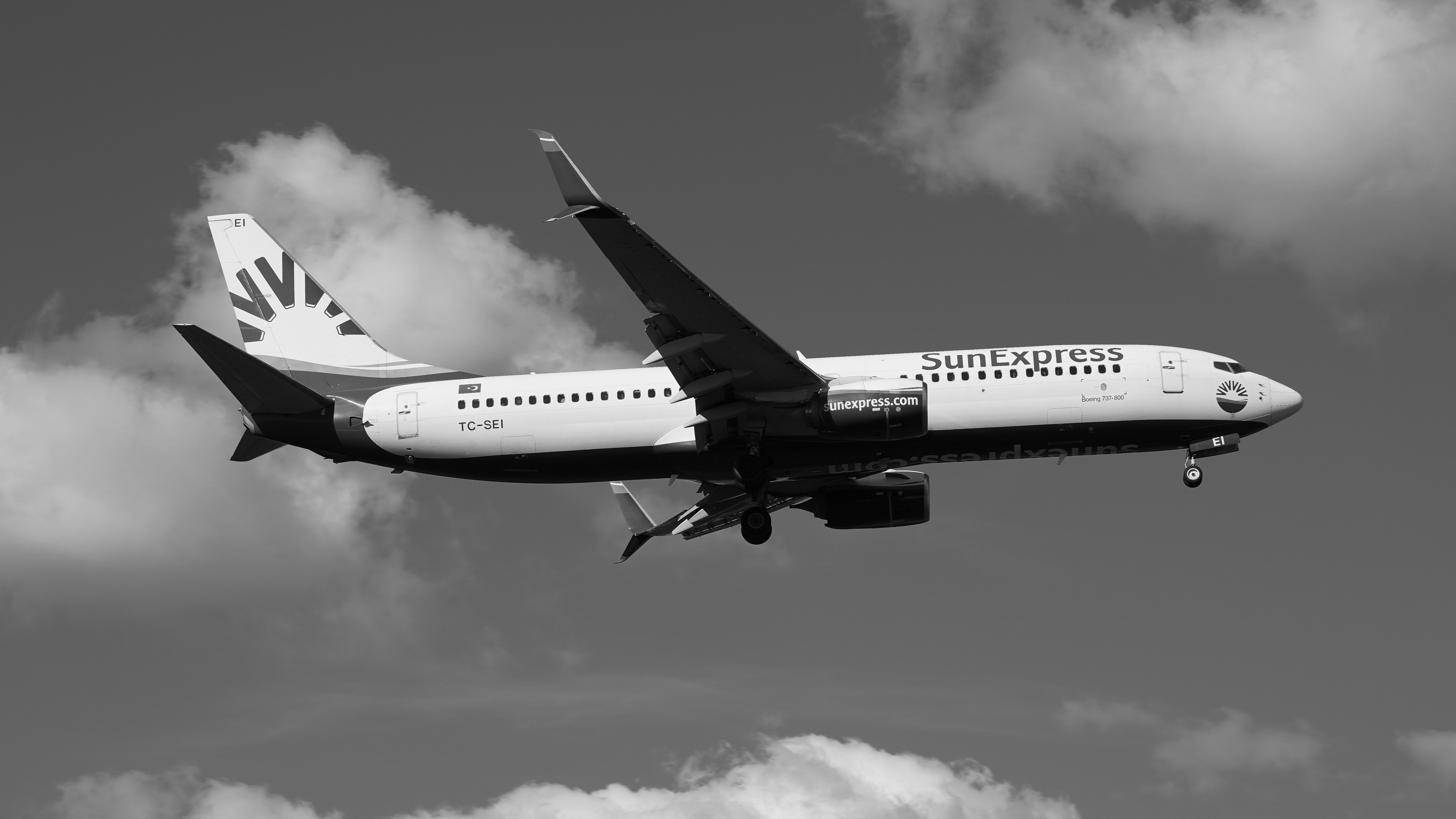 A commercial airplane flying in the sky