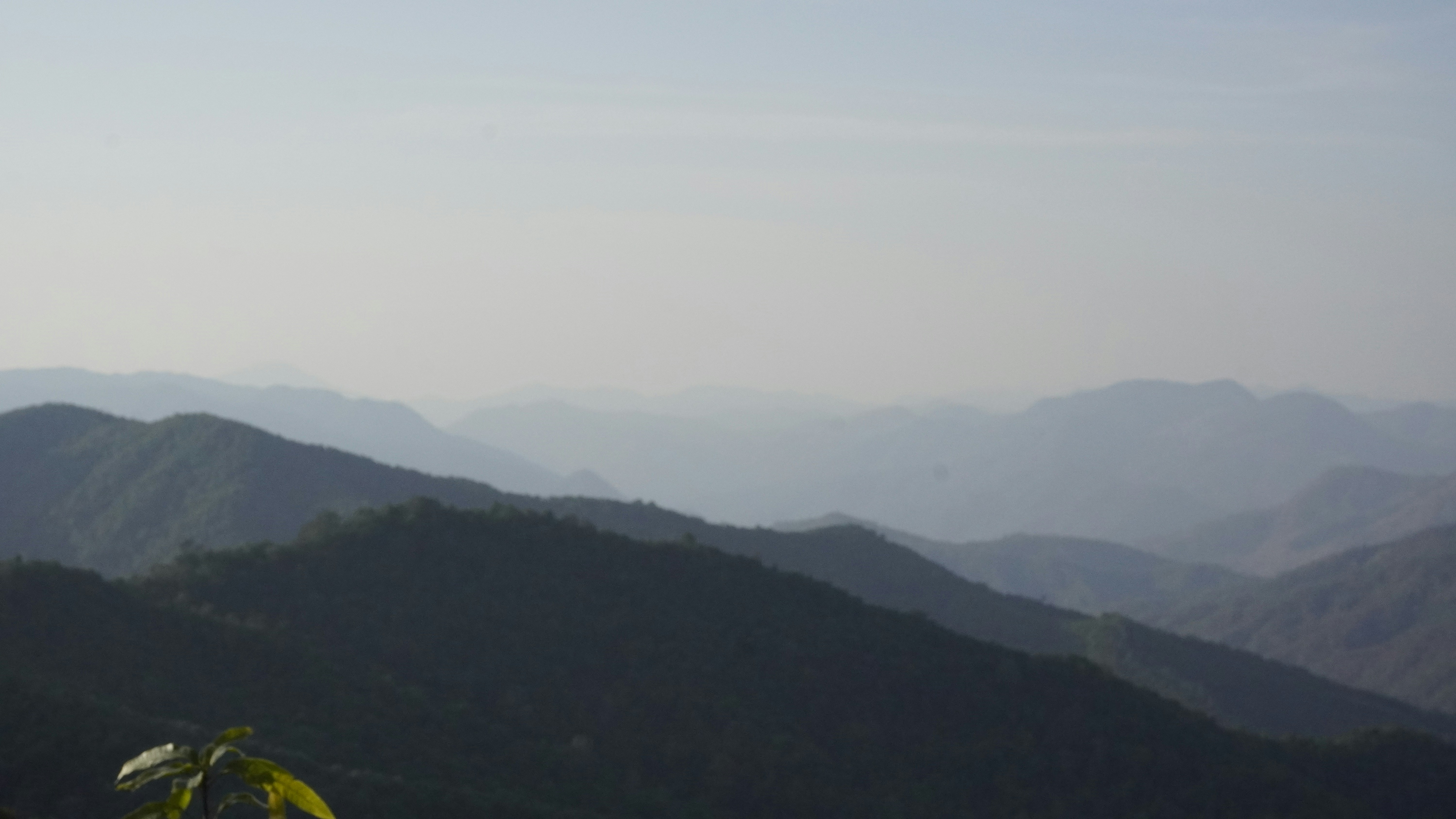 Layered mountain ranges fading into the hazy sky 풍경 사진