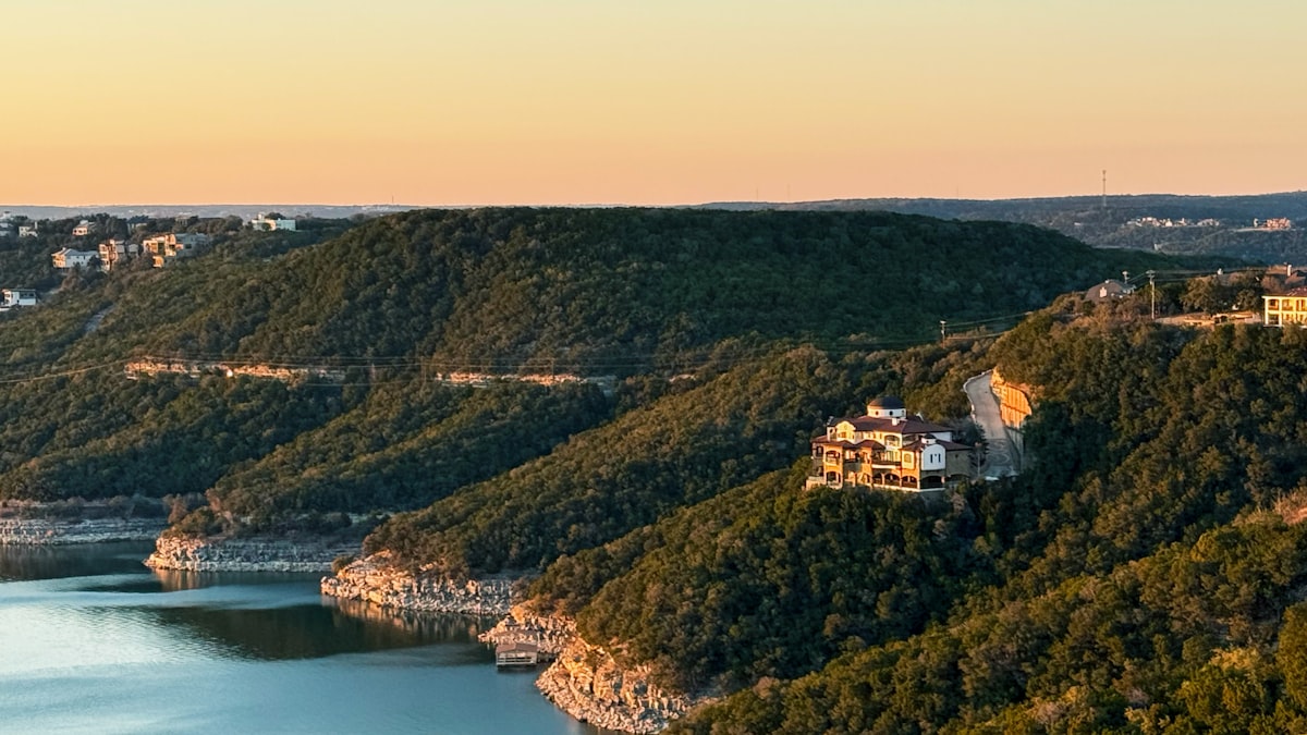 Beautiful residential home in a well-kept neighborhood