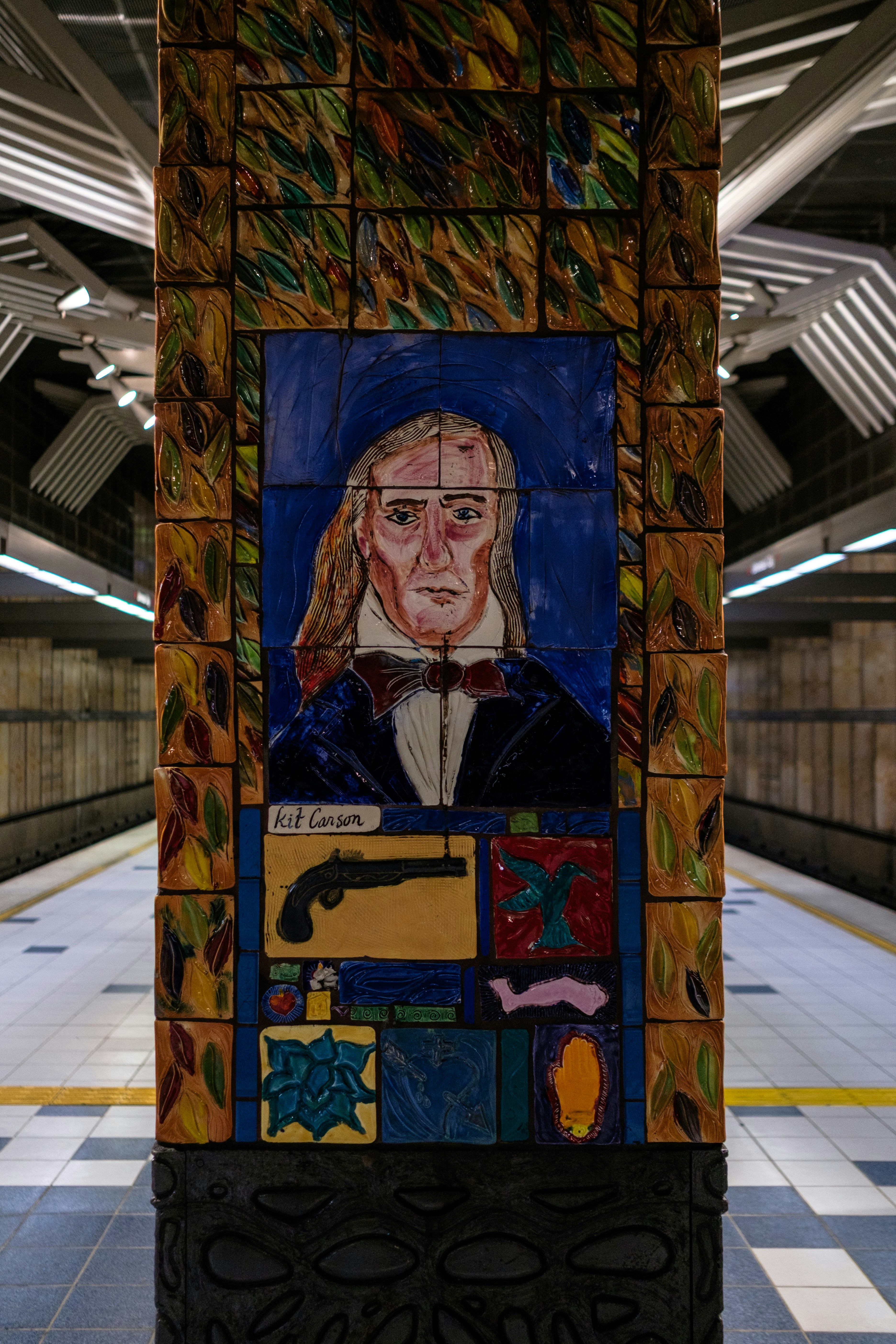 Column with portrait and colorful tiles photo – Free Portrait Image on ...