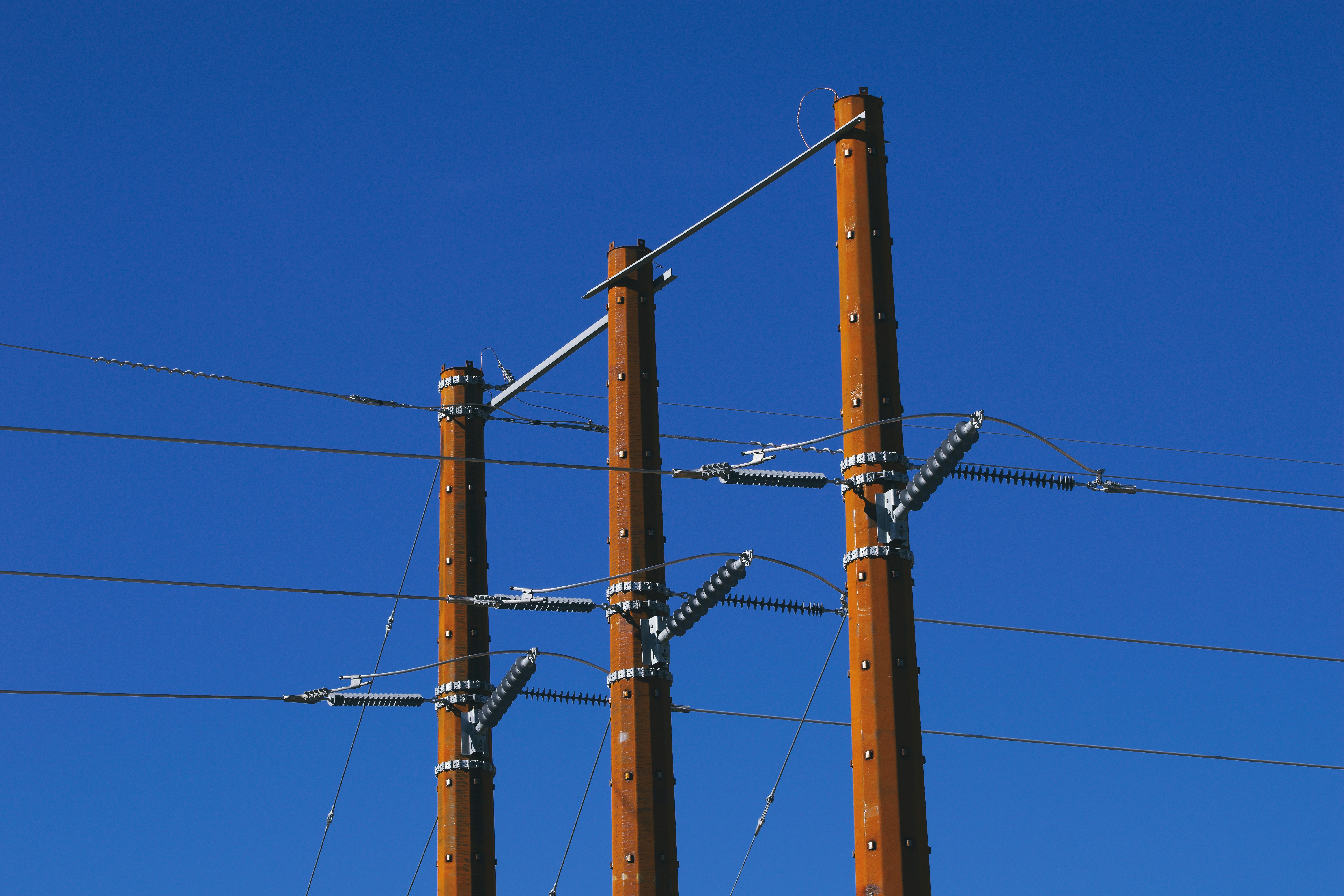 我国世界最大交直流电网建成，特高压电网守护14亿人用电-中电数媒-数字电网新门户