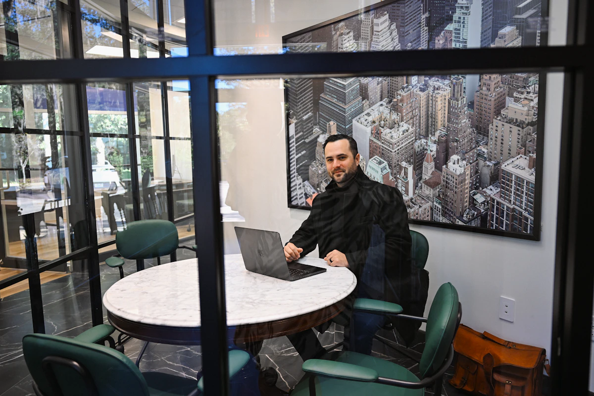 Profesional en un espacio de trabajo